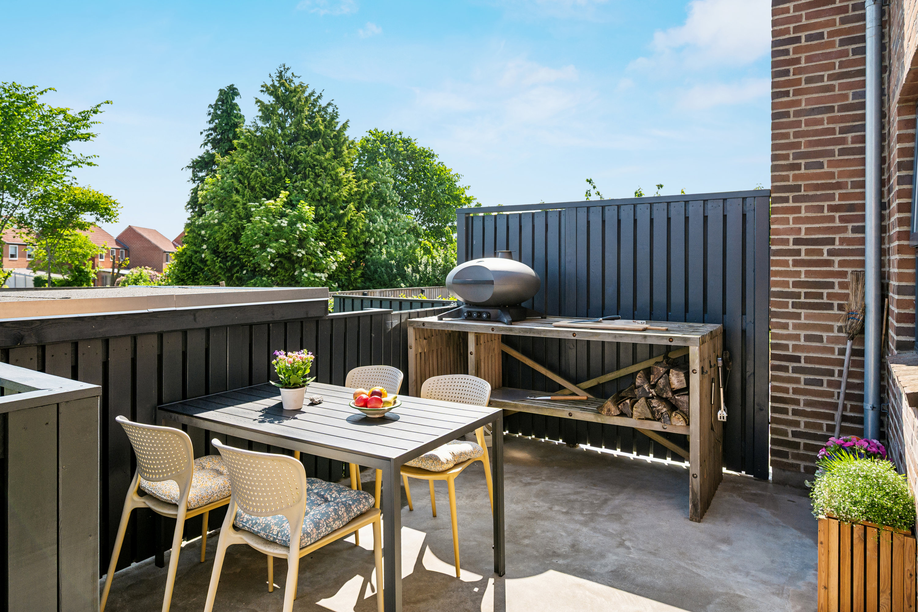 Fremhævet terrasse billede i fuldskærmstilstand. Billede af Tretommervej 58, 8240 Risskov