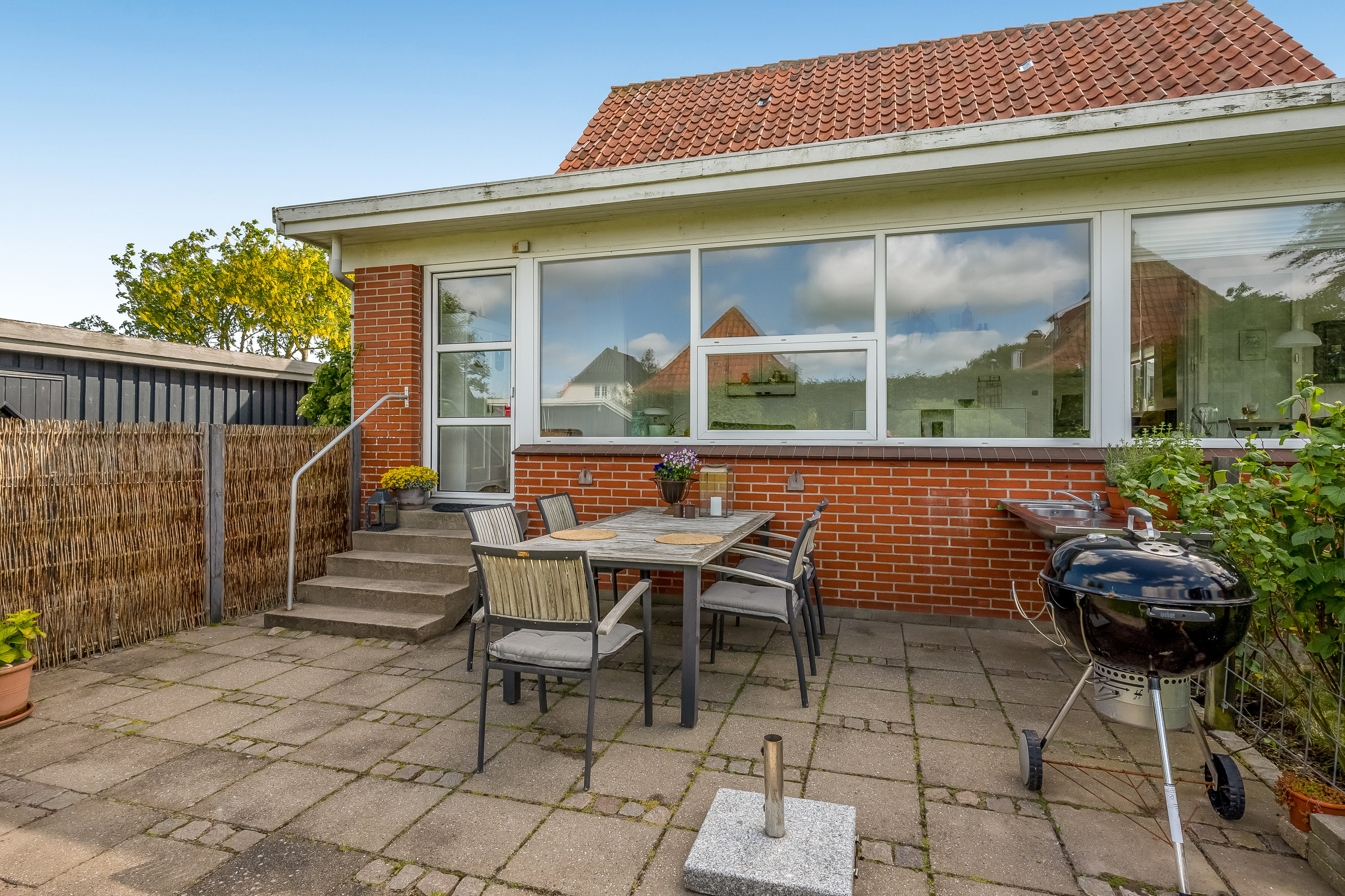 Fremhævet terrasse billede i fuldskærmstilstand. Billede af Skovbrynet 3, 7620 Lemvig