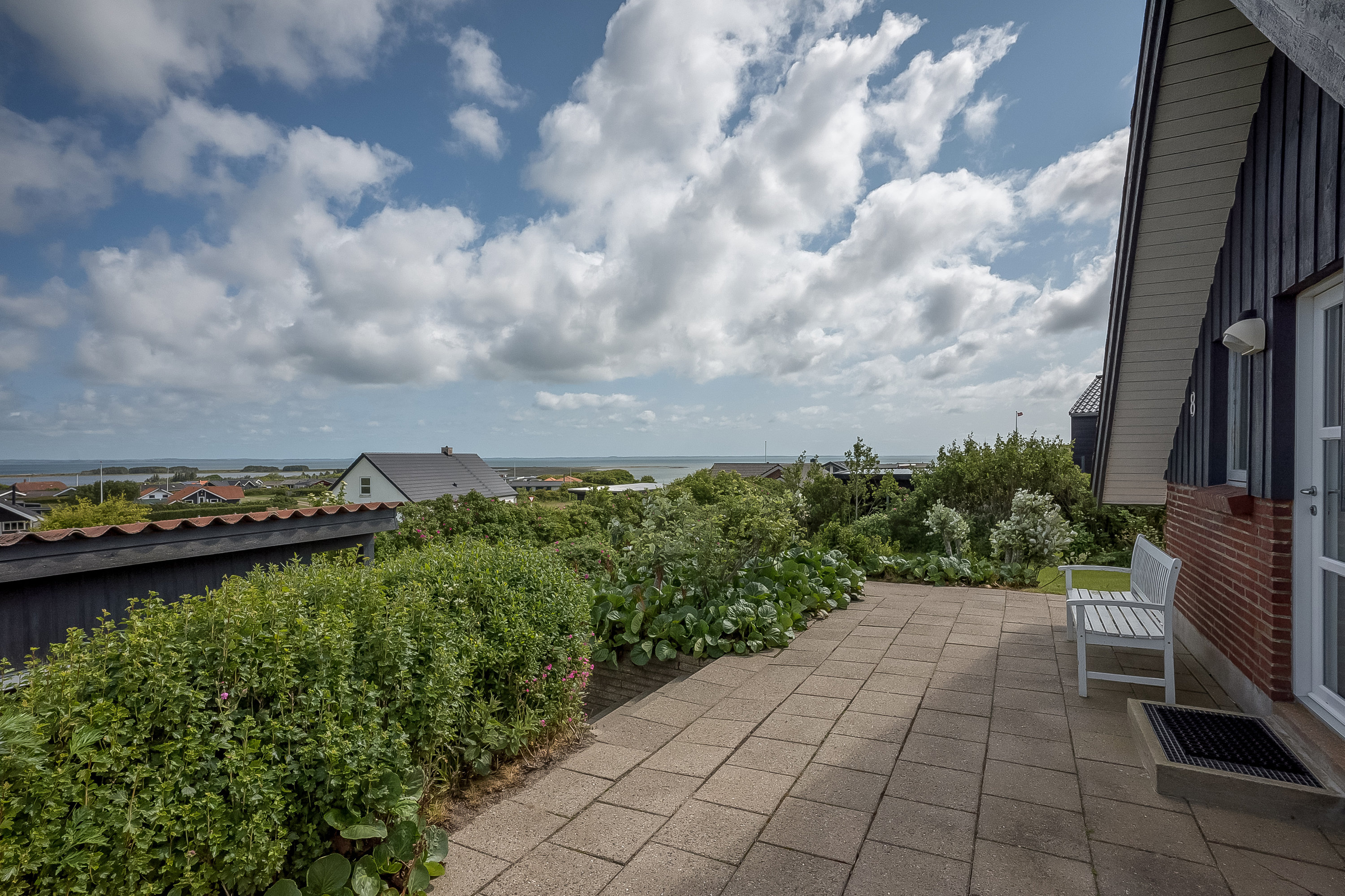 Fremhævet terrasse billede i fuldskærmstilstand. Billede af Klintevej 8, Tørring, 7620 Lemvig