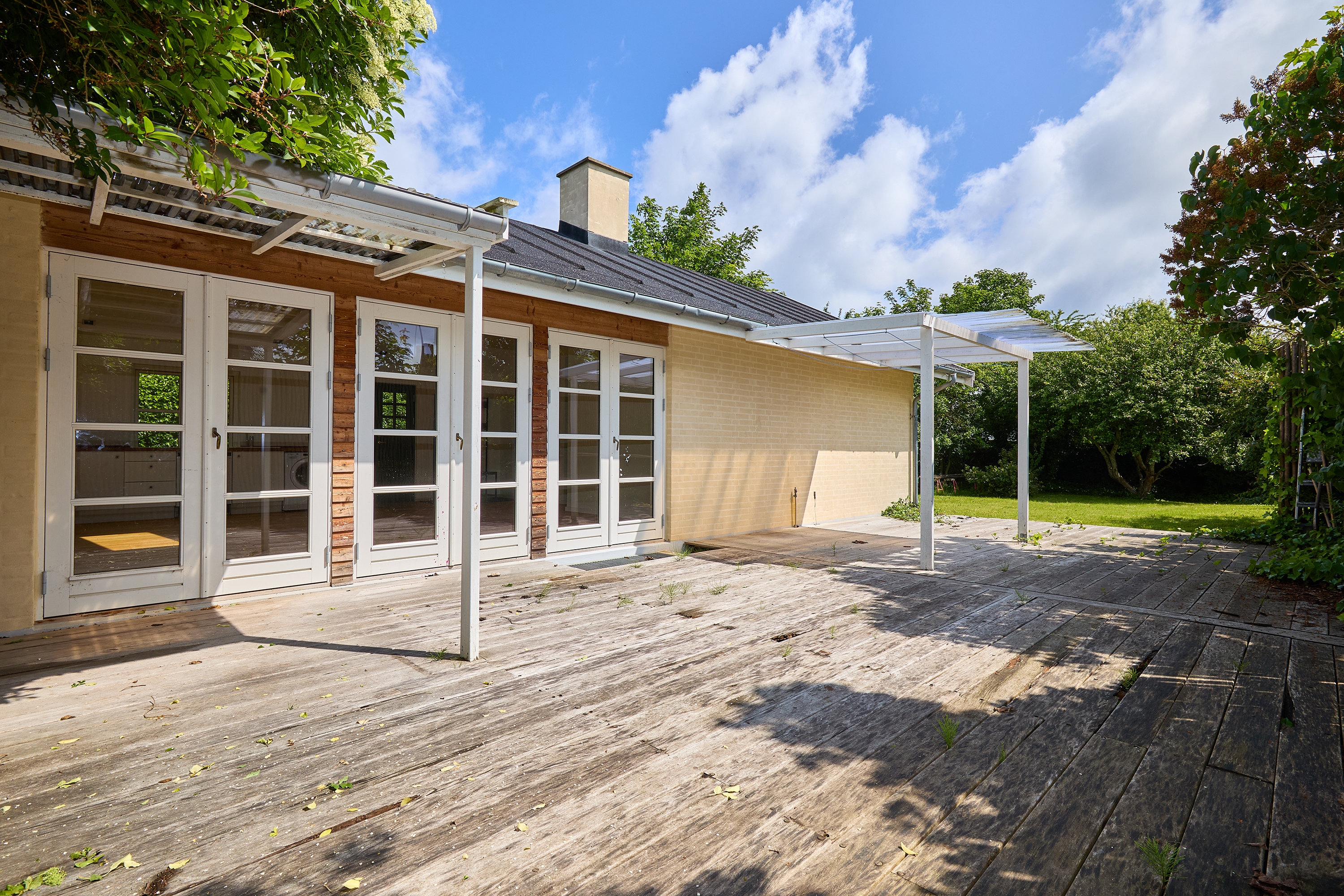 Fremhævet terrasse billede i fuldskærmstilstand. Billede af Banevej 2, 3220 Tisvildeleje