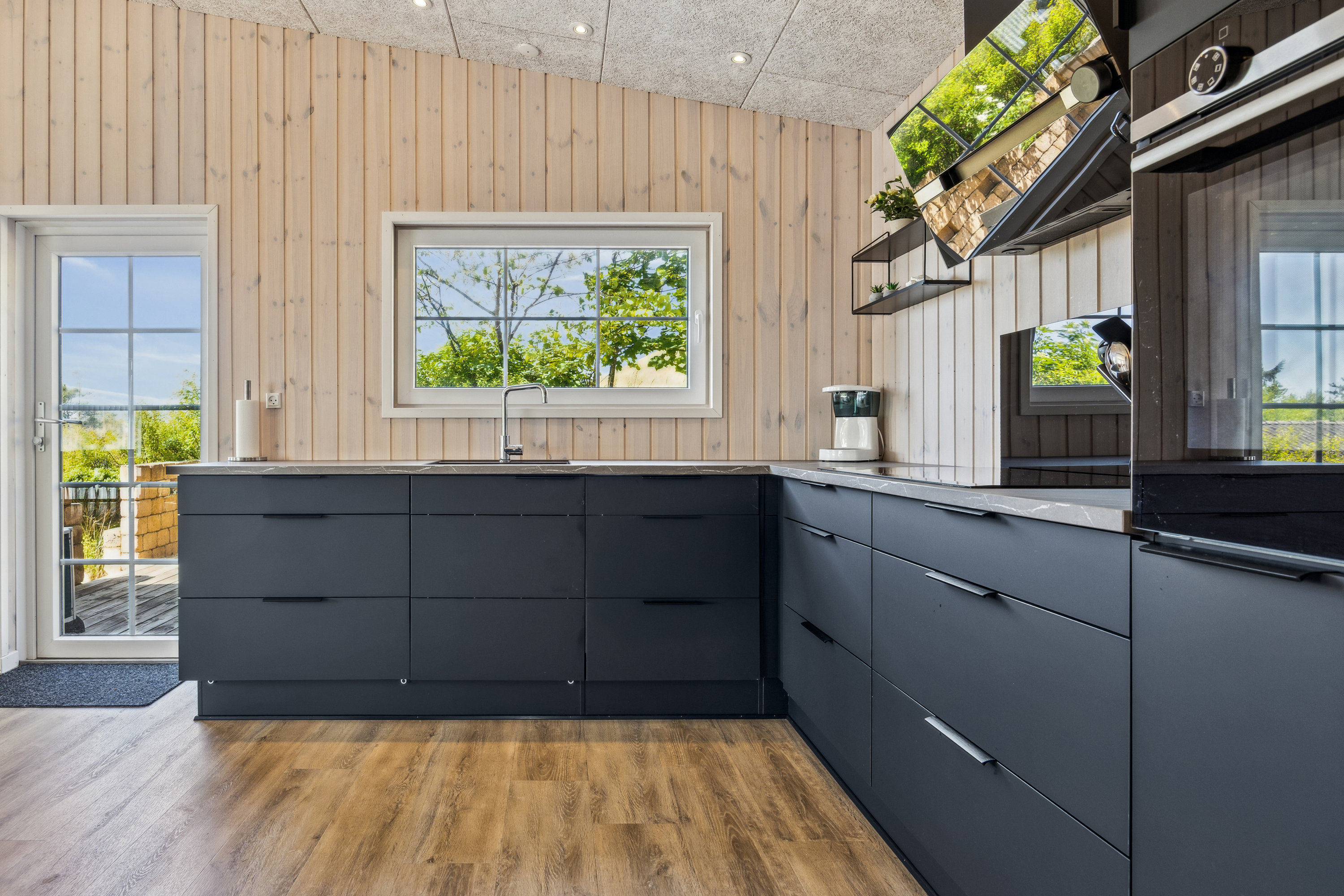 Fremhævet køkken billede i fuldskærmstilstand. Billede af Ingersvej 10, 9492 Blokhus