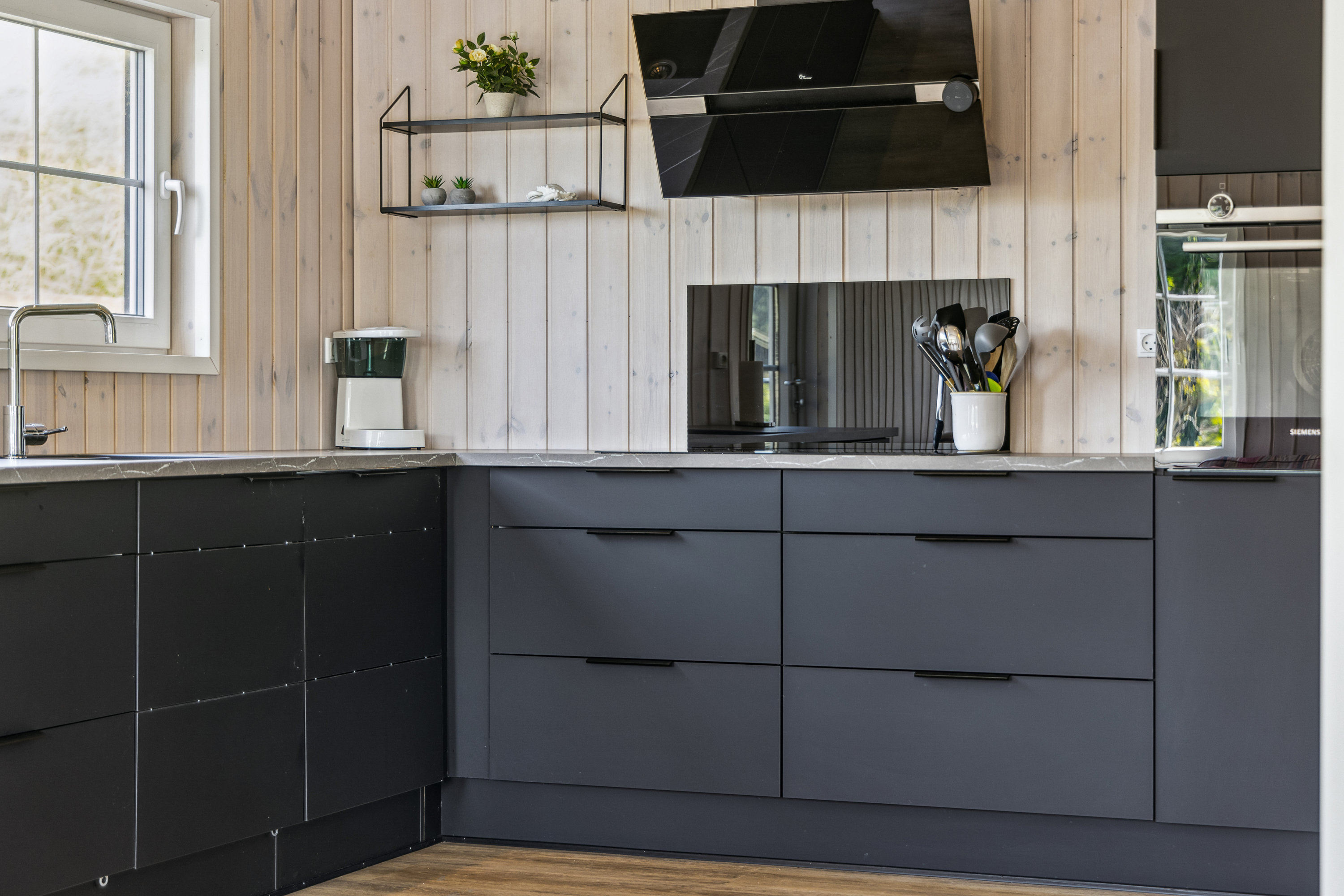 Fremhævet køkken billede i fuldskærmstilstand. Billede af Ingersvej 10, 9492 Blokhus