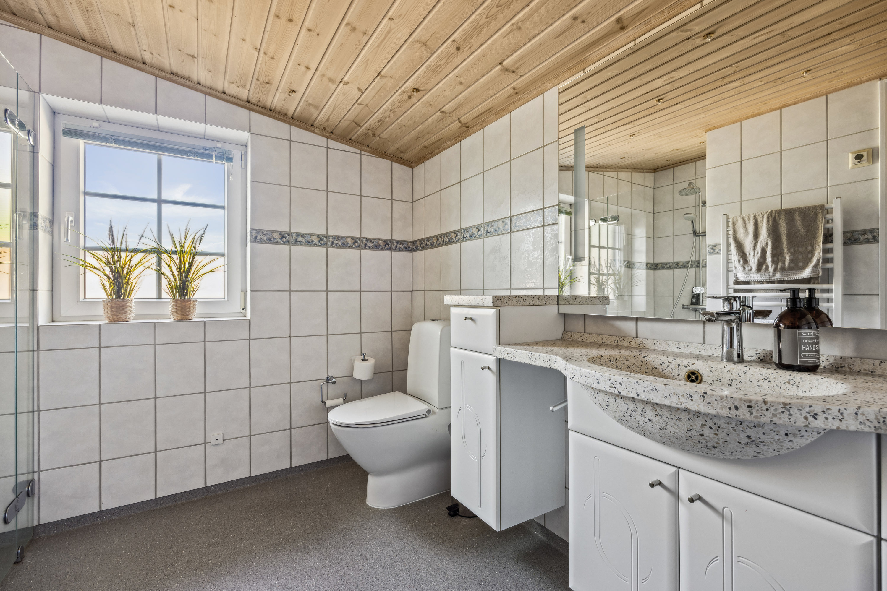 Fremhævet badeværelse billede i fuldskærmstilstand. Billede af Ingersvej 10, 9492 Blokhus