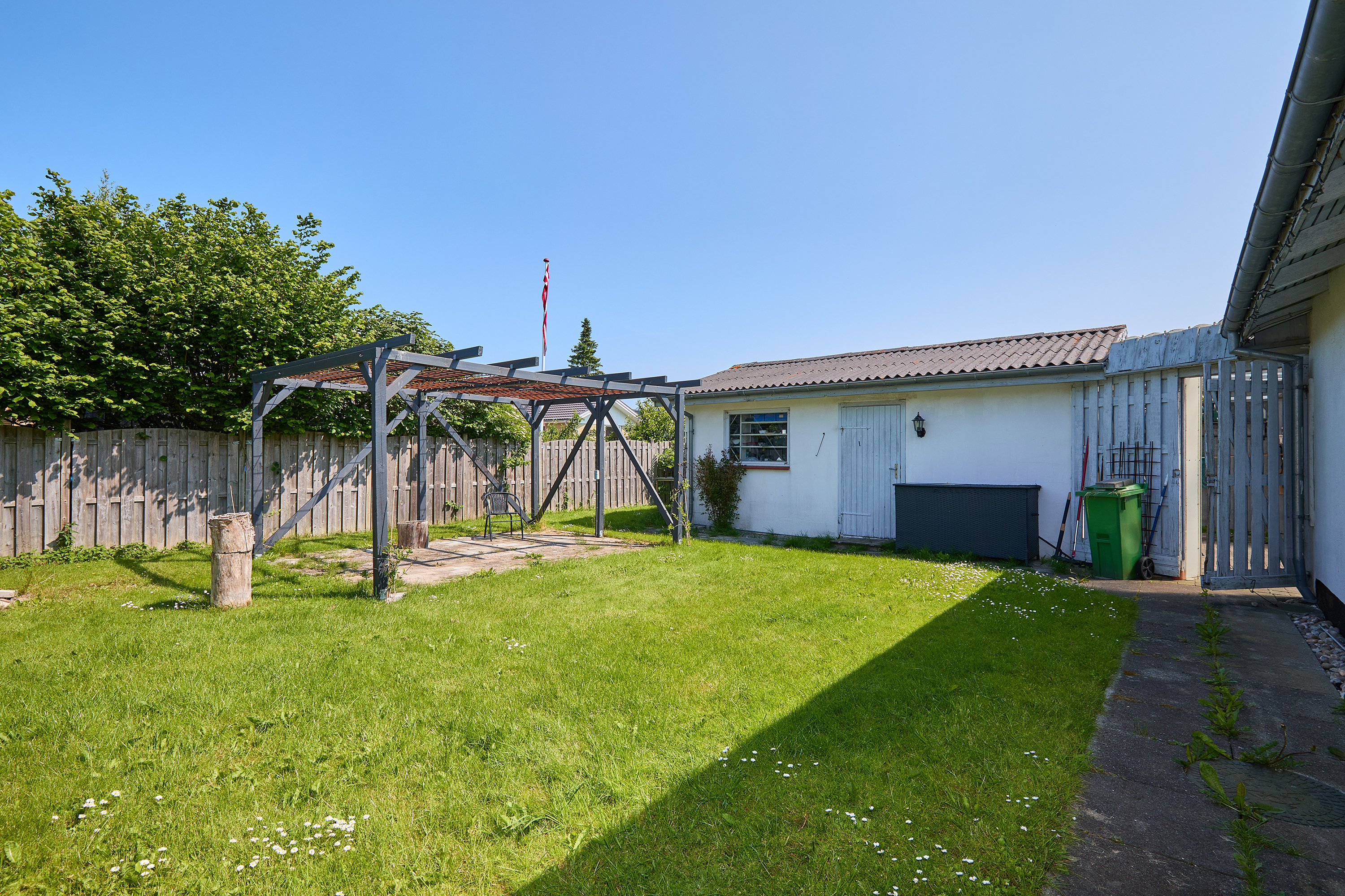 Fremhævet terrasse billede i fuldskærmstilstand. Billede af Kløvervej 4, 3230 Græsted