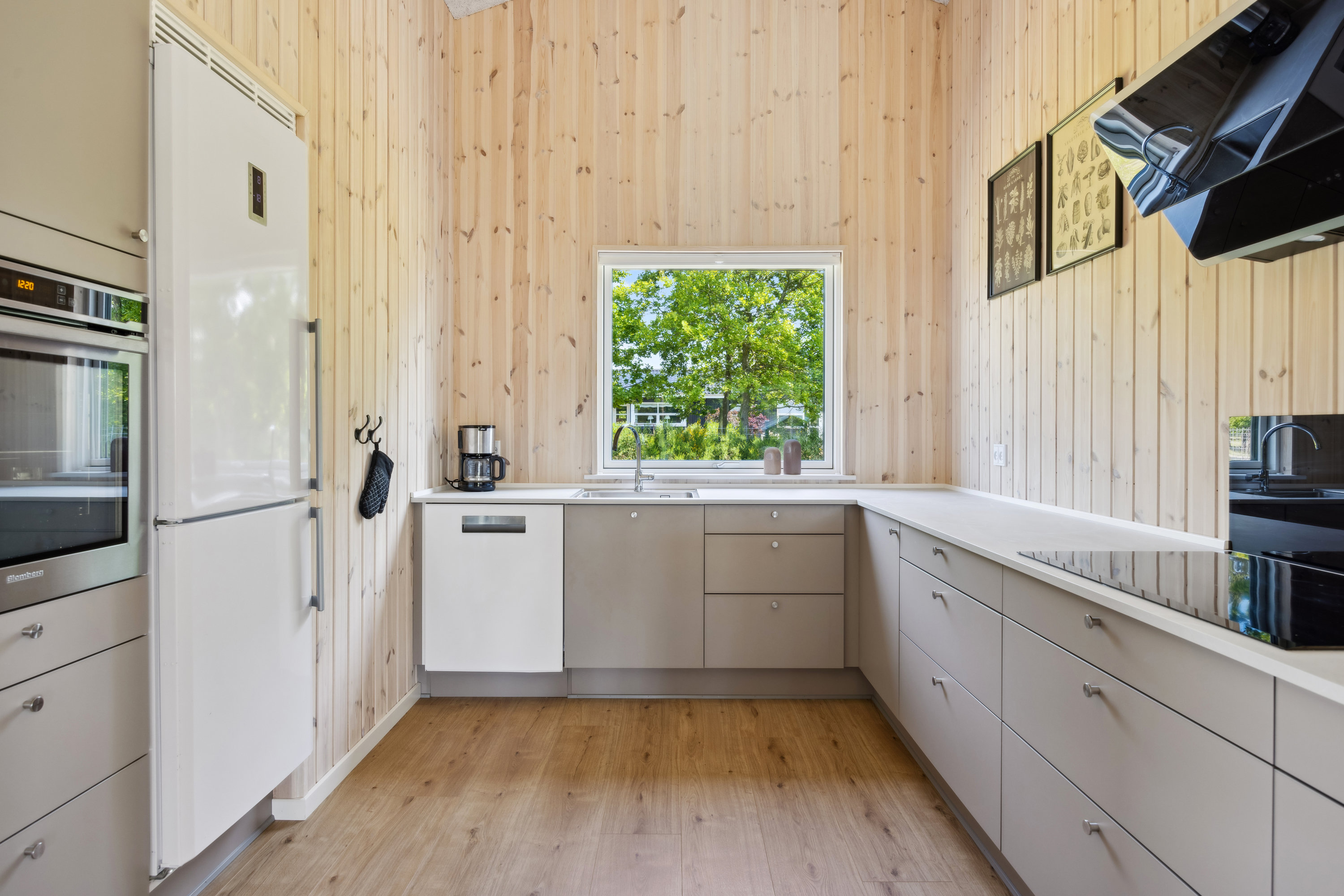 Fremhævet køkken billede i fuldskærmstilstand. Billede af Østre Skovvej 45, Fuglslev, 8400 Ebeltoft