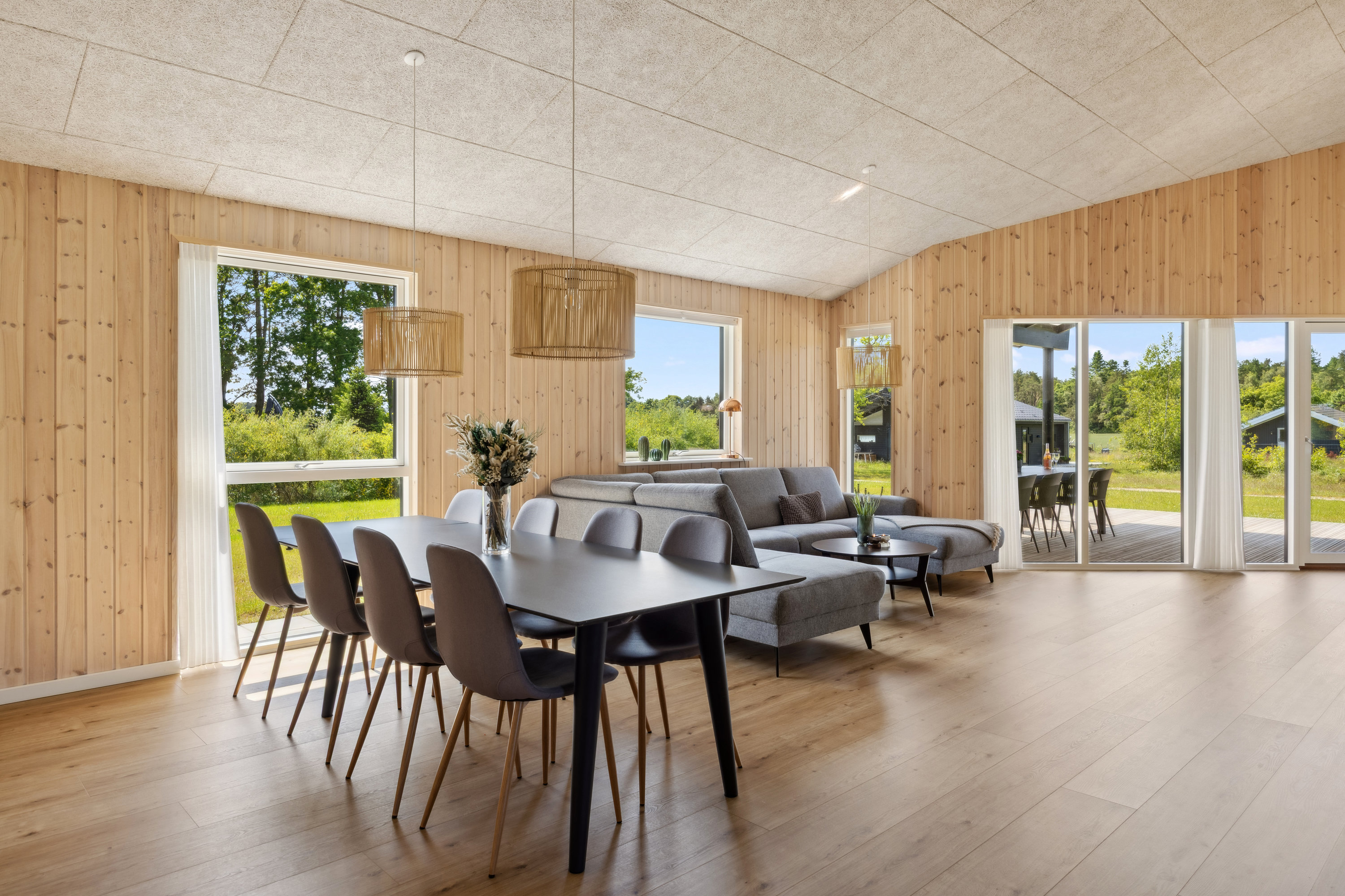 Fremhævet stue billede i fuldskærmstilstand. Billede af Østre Skovvej 45, Fuglslev, 8400 Ebeltoft