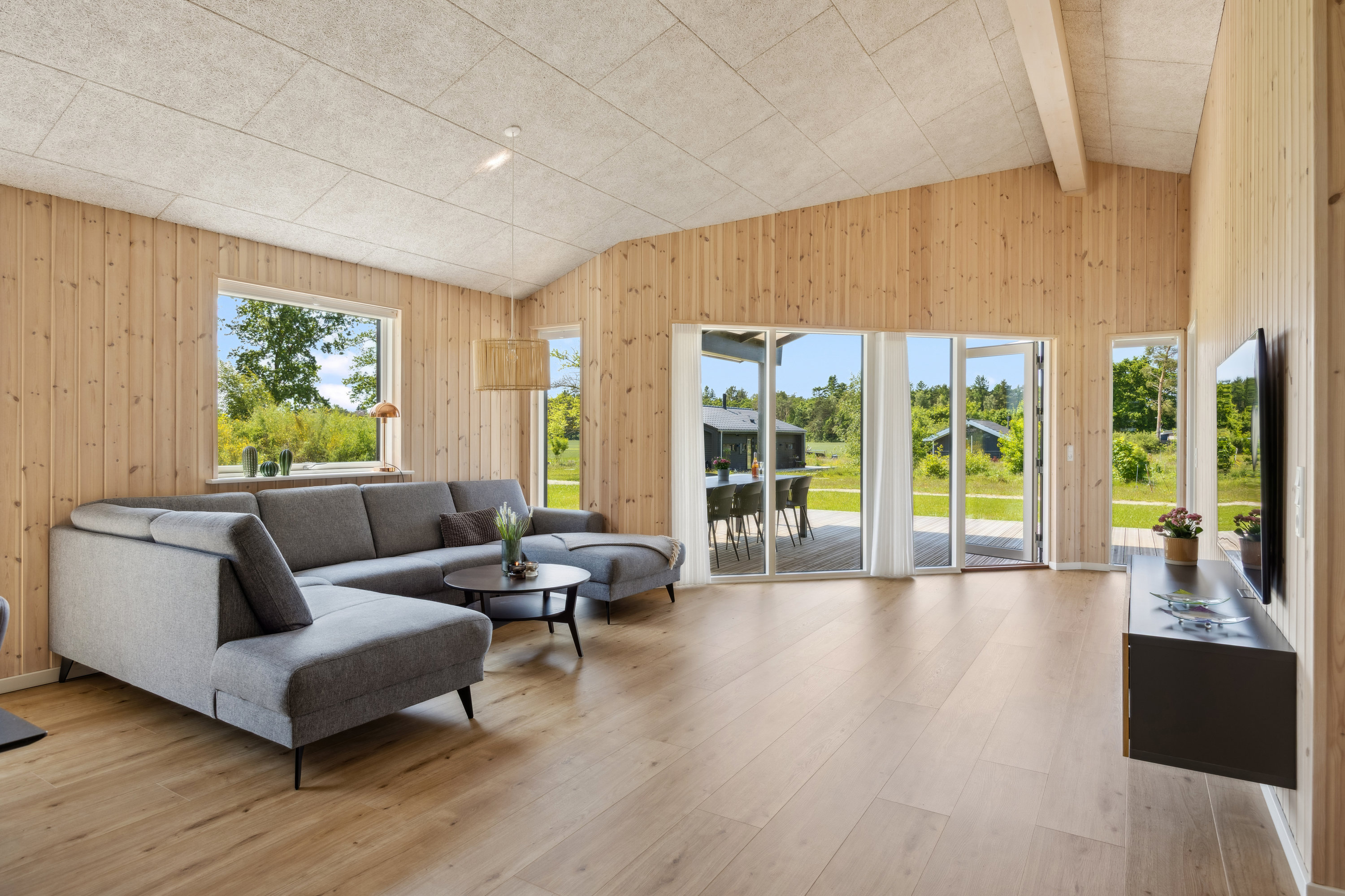 Fremhævet stue billede i fuldskærmstilstand. Billede af Østre Skovvej 45, Fuglslev, 8400 Ebeltoft