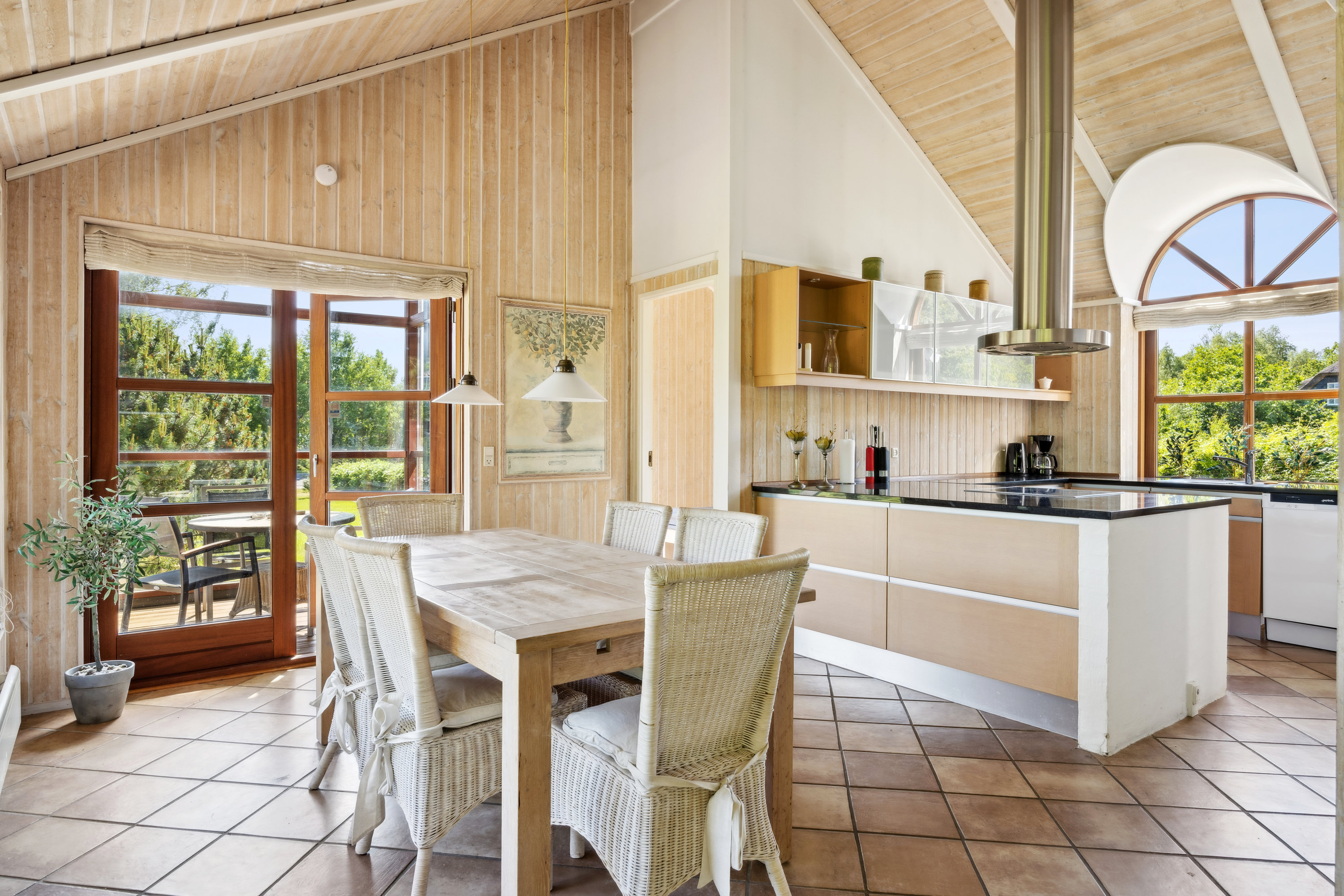 Fremhævet køkken billede i fuldskærmstilstand. Billede af Kystvejen 67, Handrup Strand, 8400 Ebeltoft