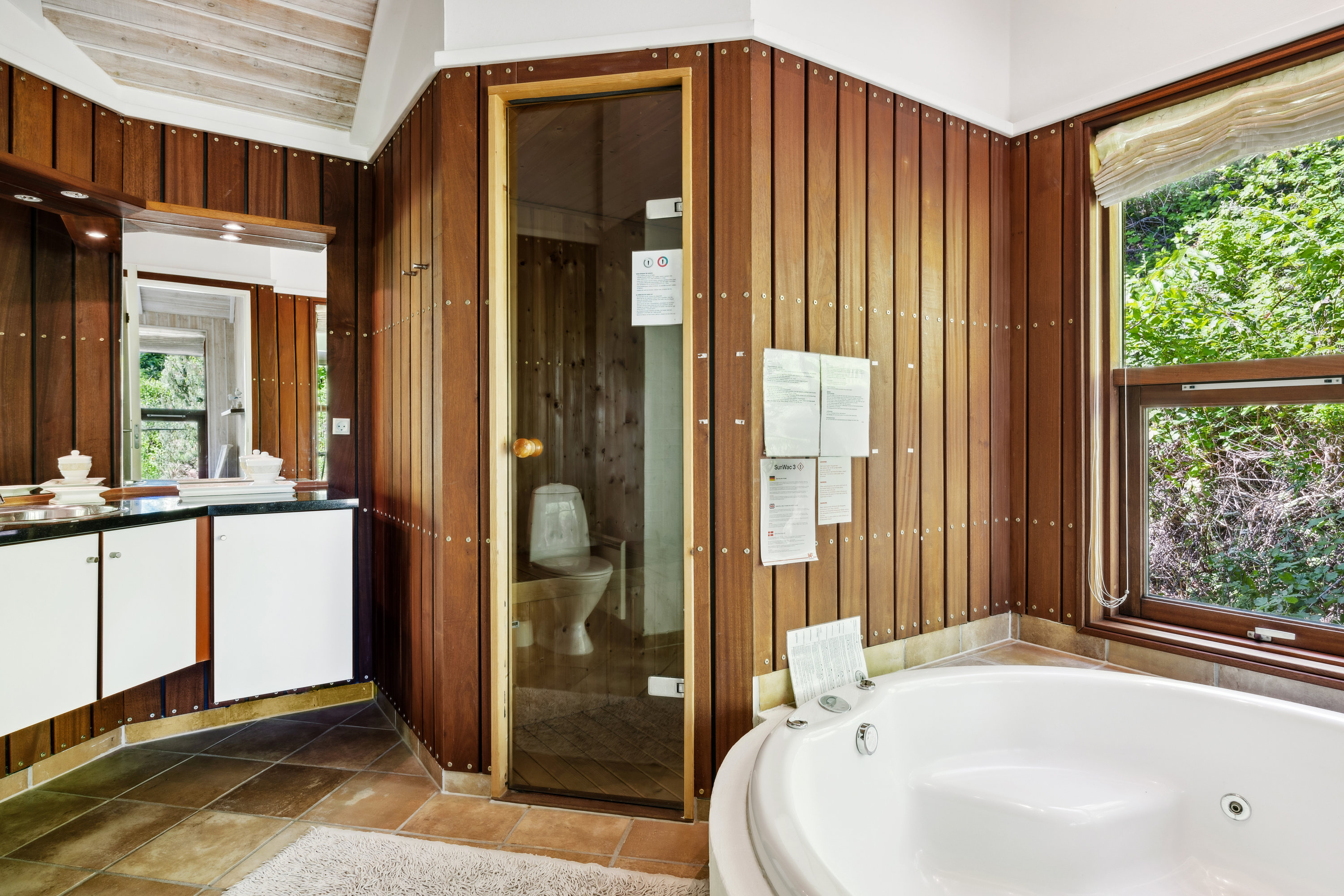 Fremhævet badeværelse billede i fuldskærmstilstand. Billede af Kystvejen 67, Handrup Strand, 8400 Ebeltoft