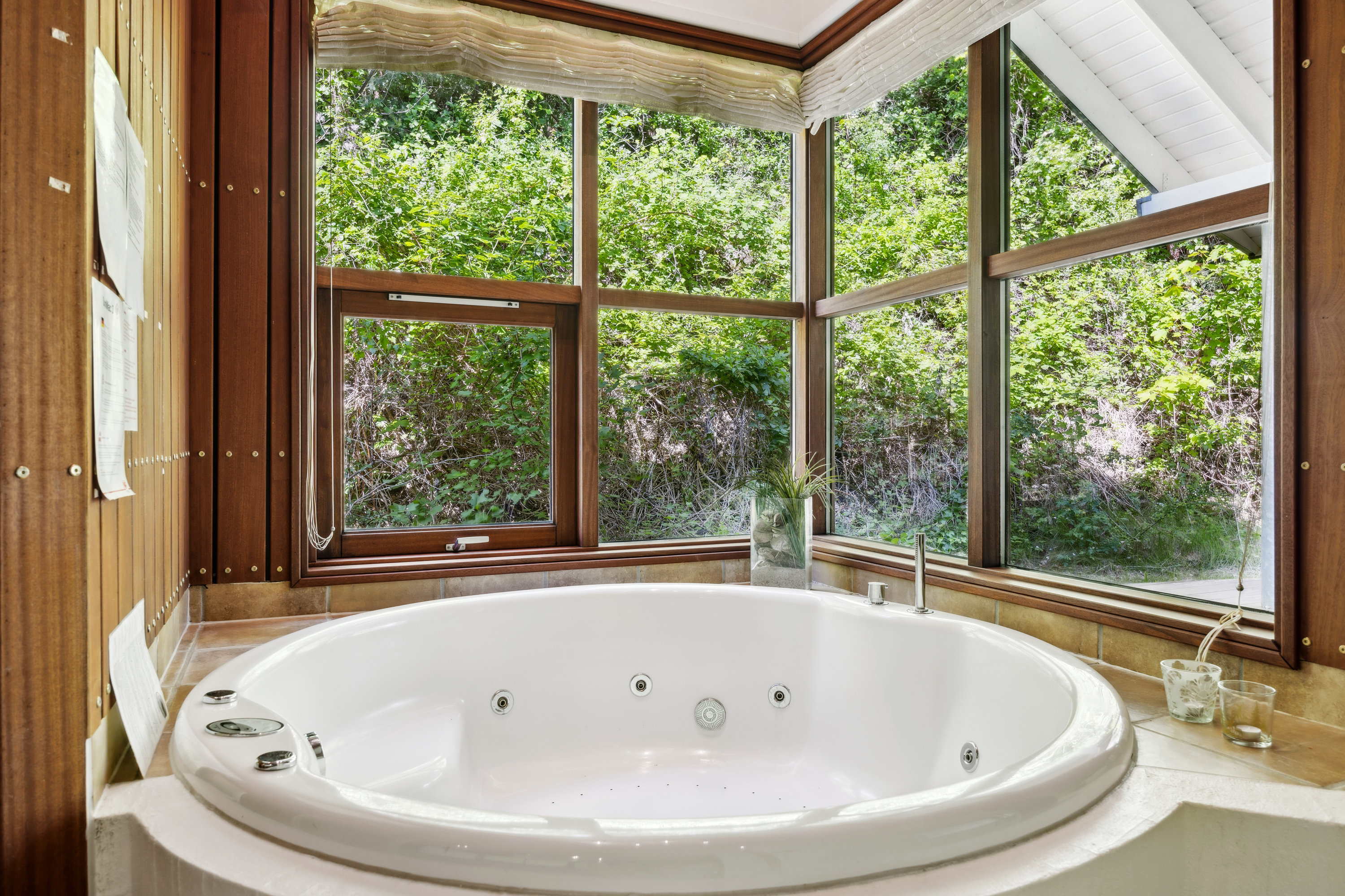 Fremhævet bad billede i fuldskærmstilstand. Billede af Kystvejen 67, Handrup Strand, 8400 Ebeltoft