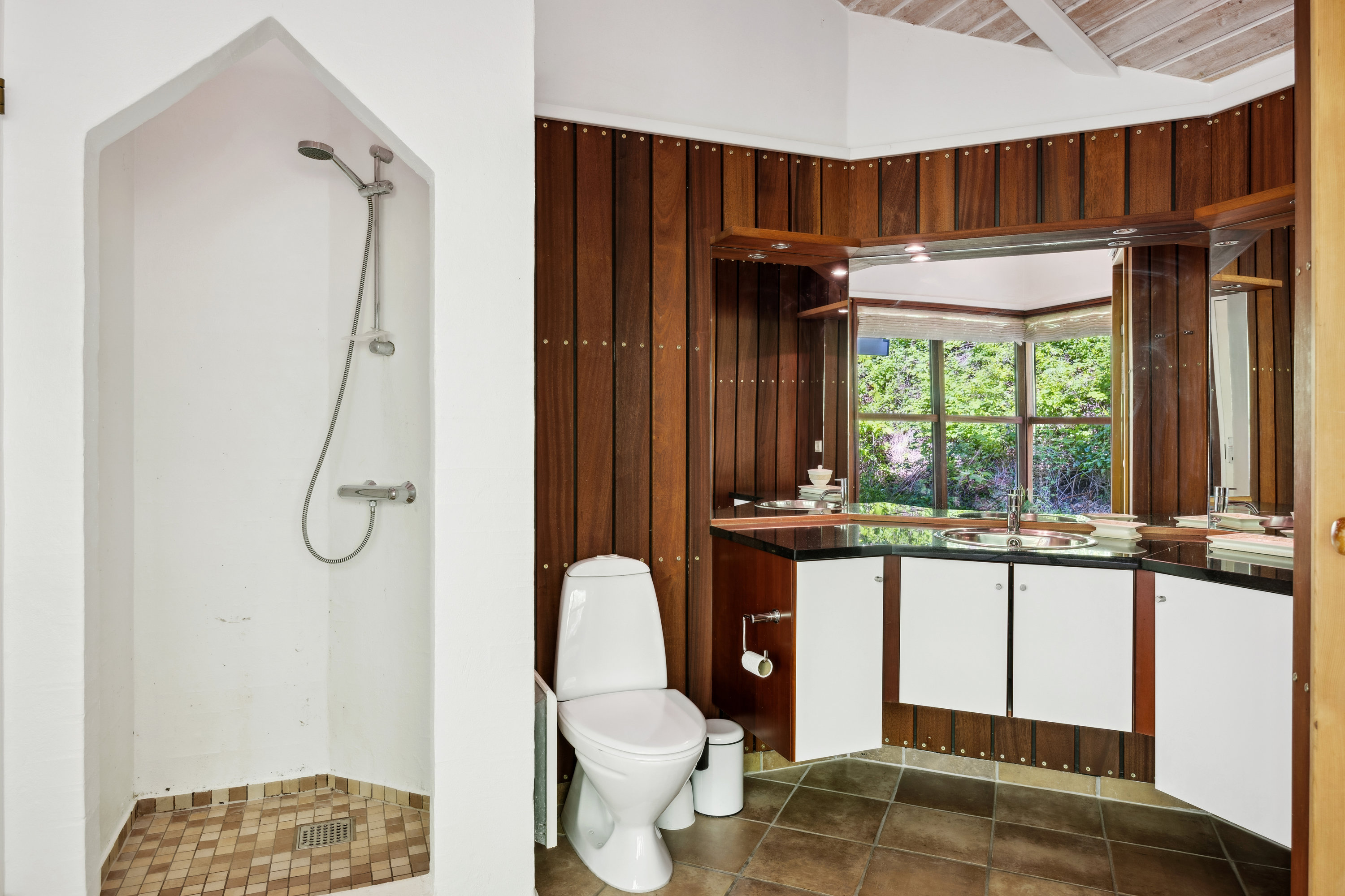 Fremhævet badeværelse billede i fuldskærmstilstand. Billede af Kystvejen 67, Handrup Strand, 8400 Ebeltoft