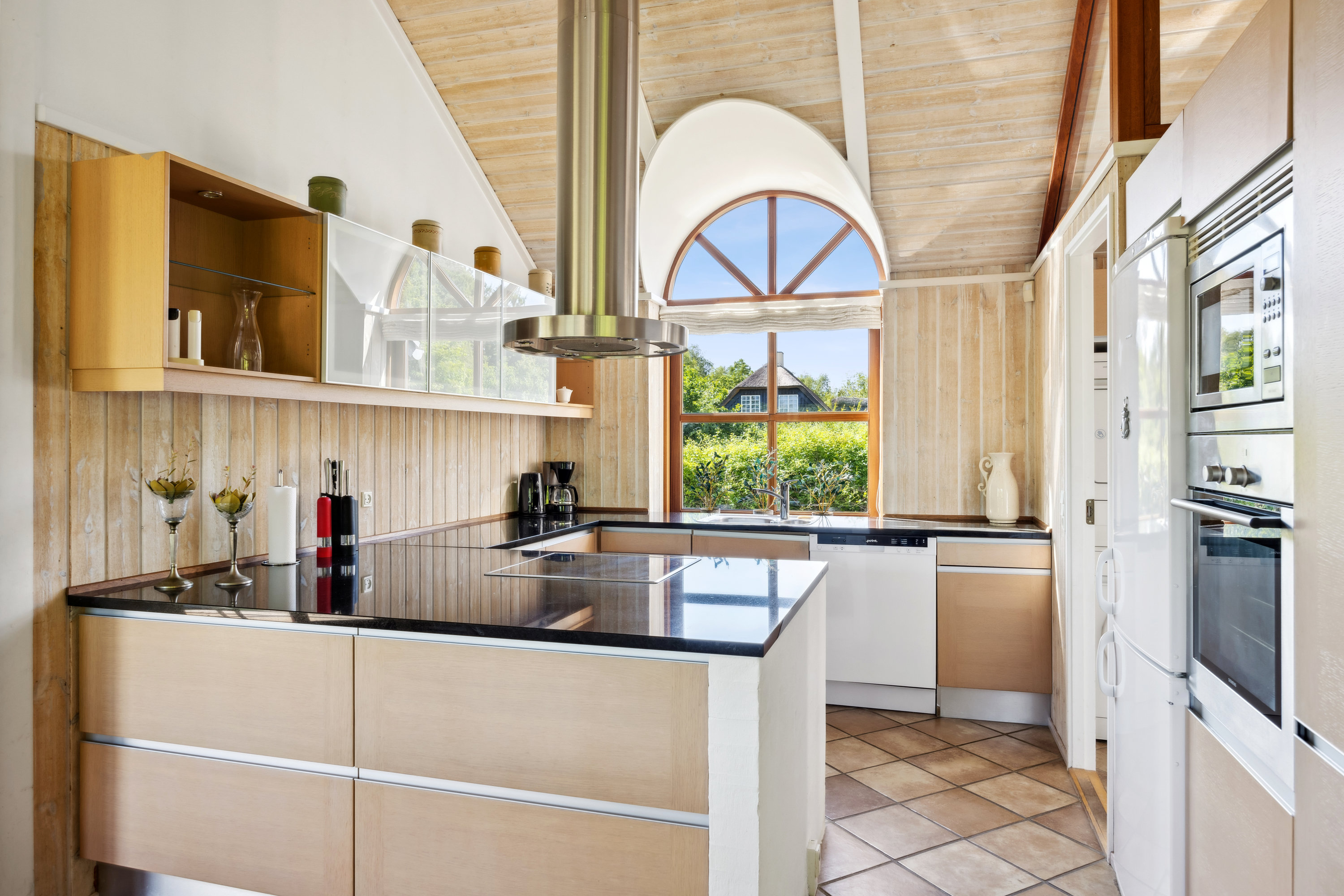 Fremhævet køkken billede i fuldskærmstilstand. Billede af Kystvejen 67, Handrup Strand, 8400 Ebeltoft