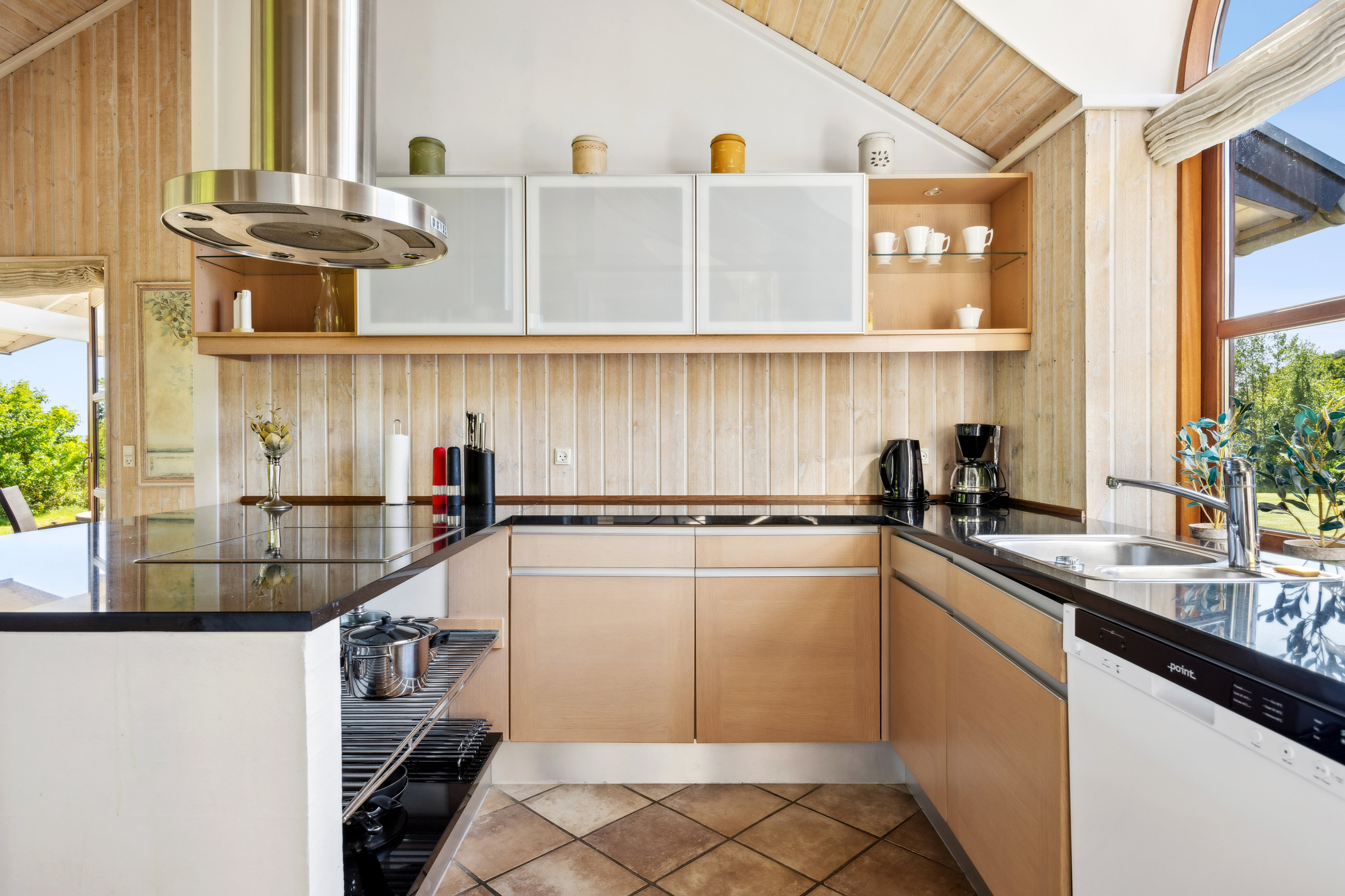 Fremhævet køkken billede i fuldskærmstilstand. Billede af Kystvejen 67, Handrup Strand, 8400 Ebeltoft