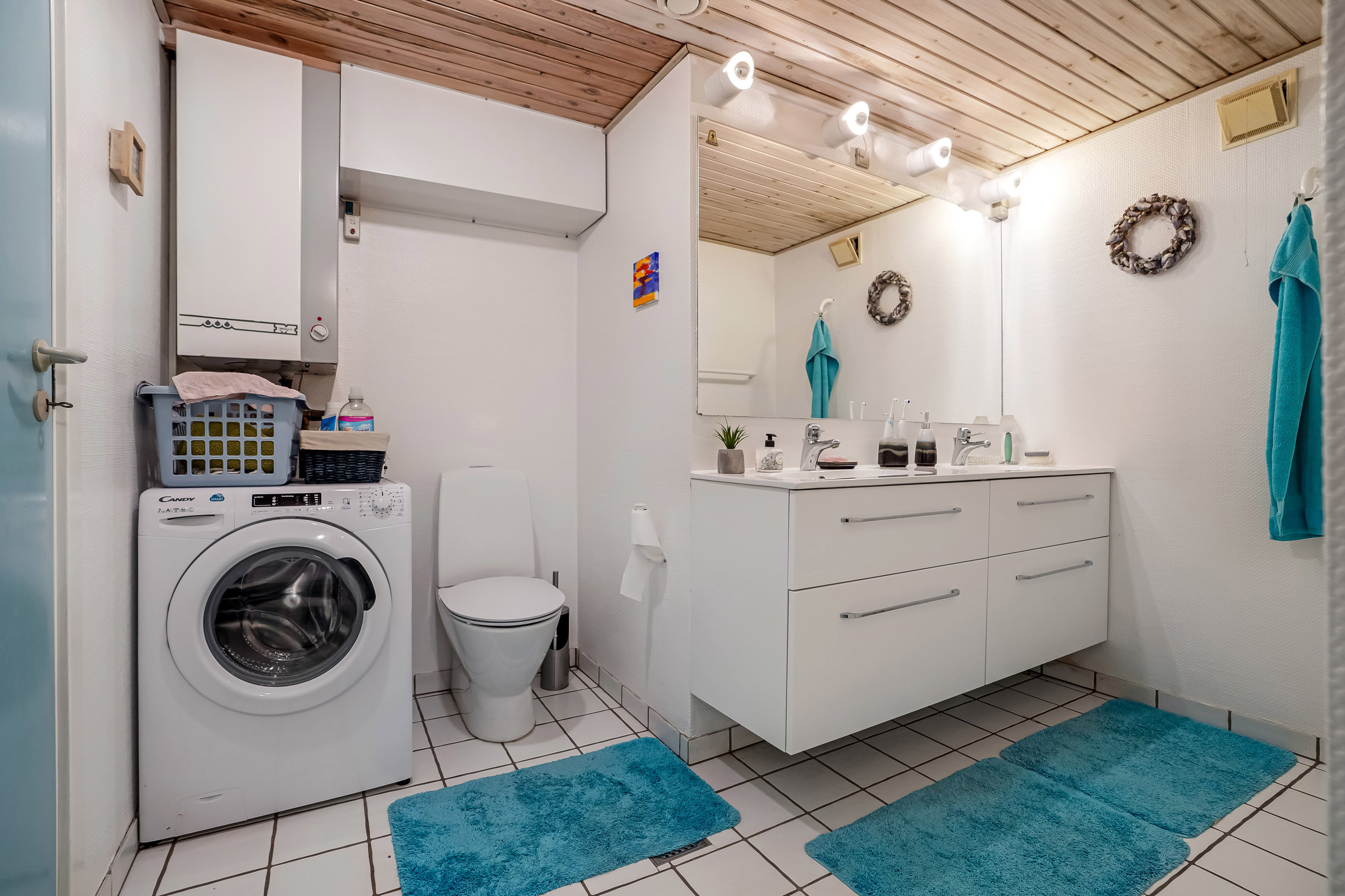 Fremhævet toilet billede i fuldskærmstilstand. Billede af Bakkevej 12, Varbjerg, 5464 Brenderup Fyn