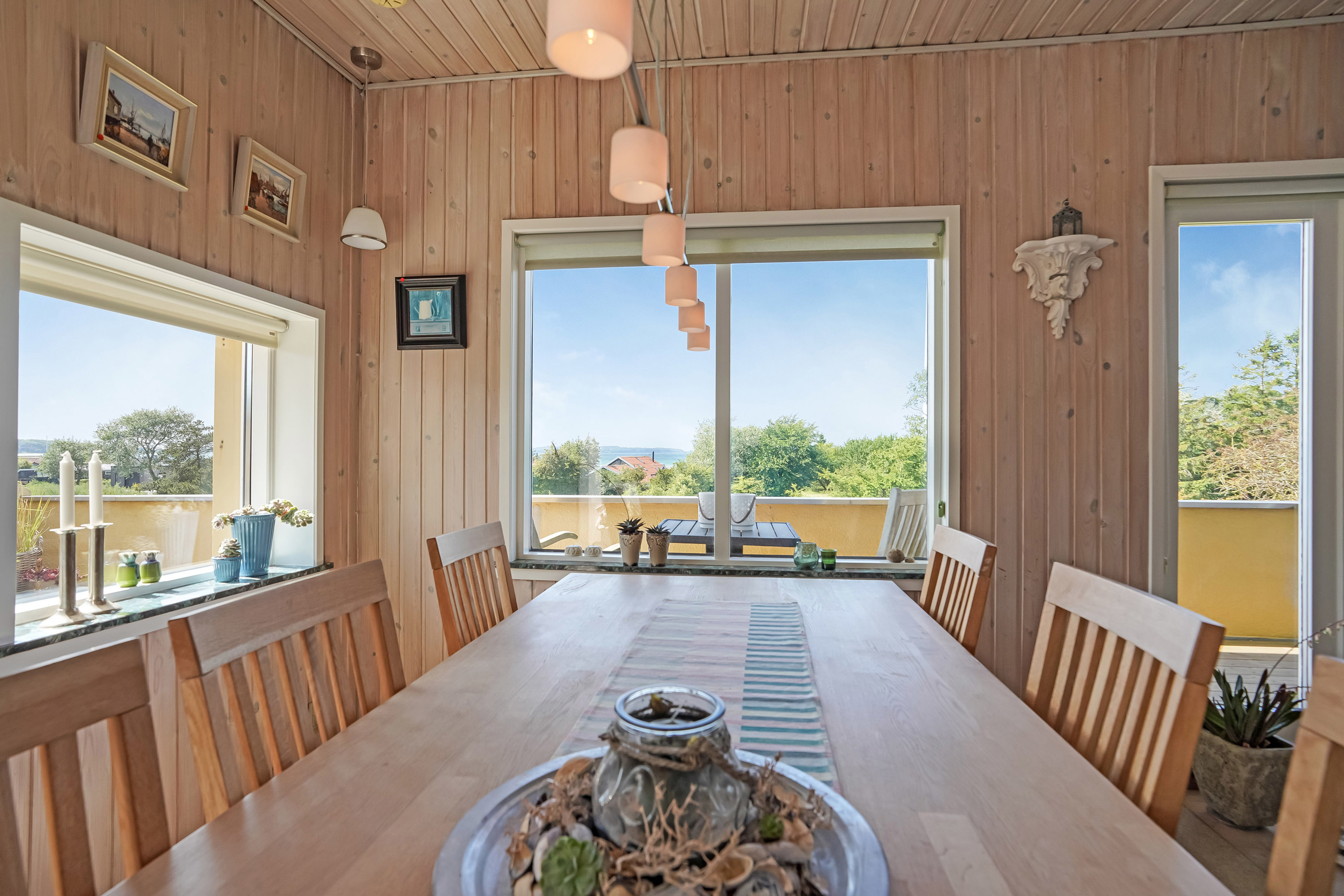 Fremhævet stue billede i fuldskærmstilstand. Billede af Bakkevej 12, Varbjerg, 5464 Brenderup Fyn