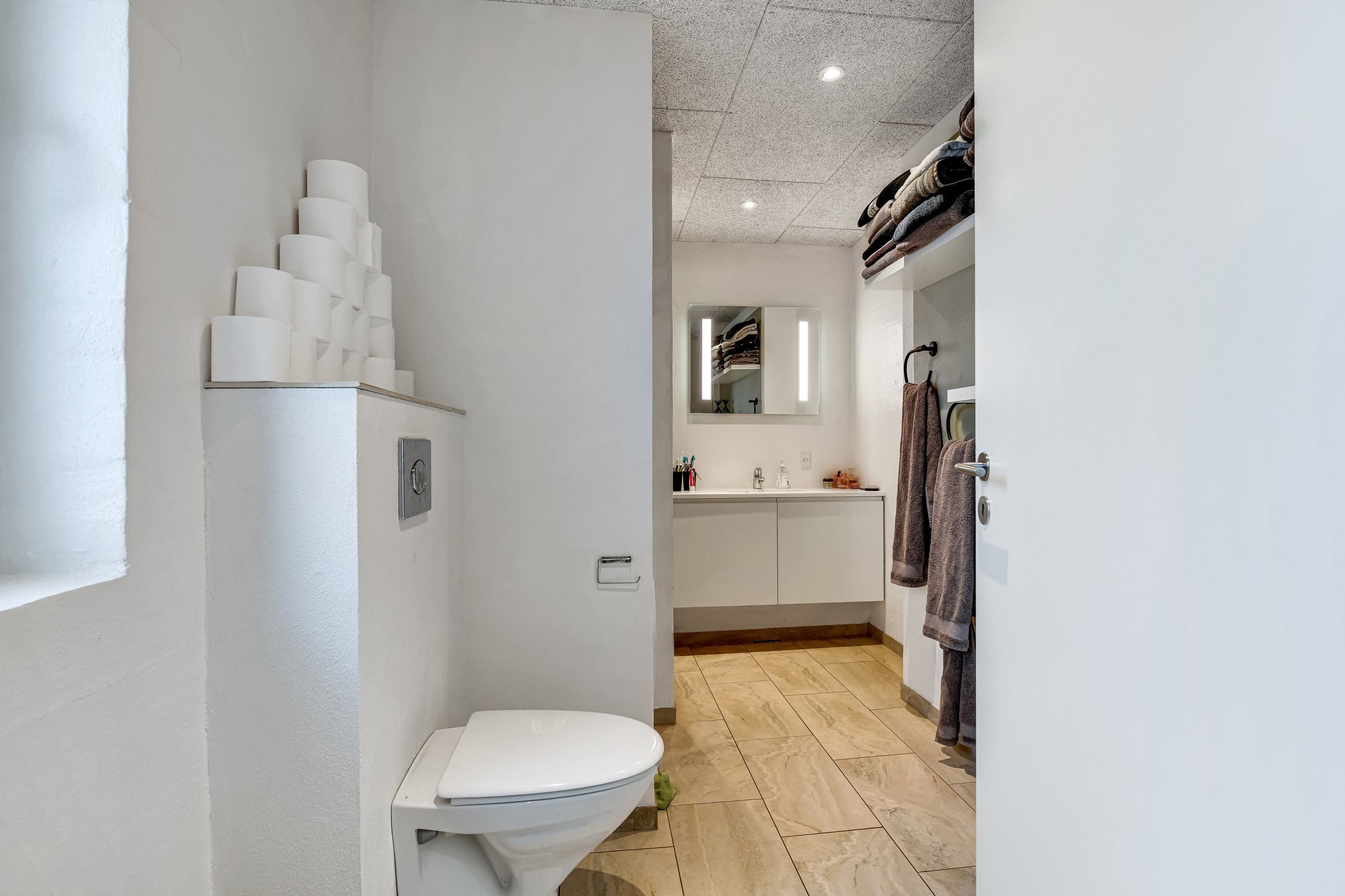 Fremhævet toilet billede i fuldskærmstilstand. Billede af Niels Lønnes Vej 15A, st.., 6715 Esbjerg N