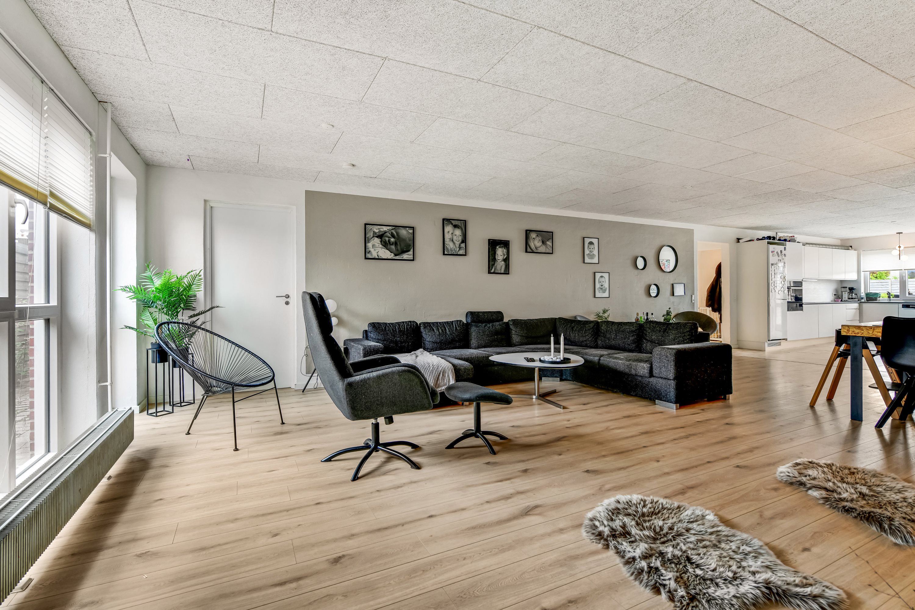 Fremhævet stue billede i fuldskærmstilstand. Billede af Niels Lønnes Vej 15A, st.., 6715 Esbjerg N