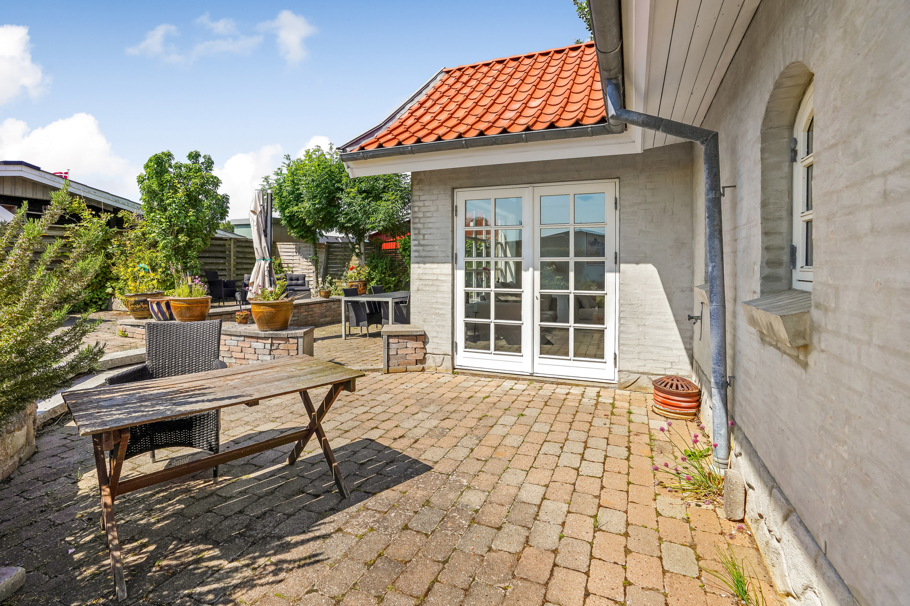 Fremhævet terrasse billede i fuldskærmstilstand. Billede af Henningsensvej 15, Hasmark Strand, 5450 Otterup