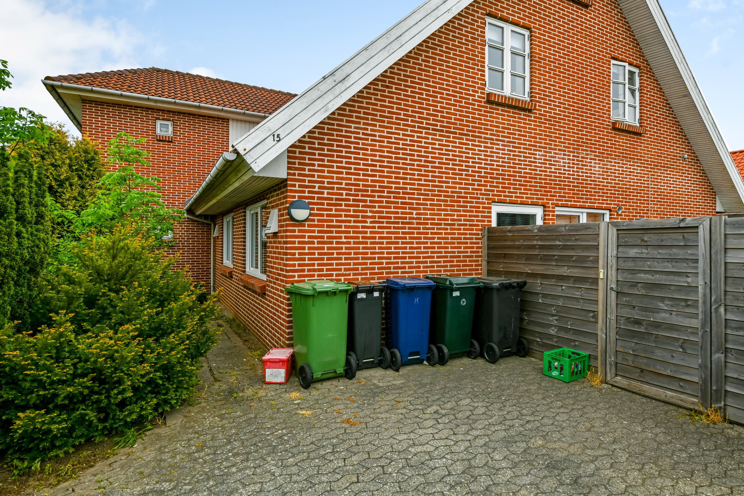 Fremhævet ejendommen billede i fuldskærmstilstand. Billede af Niels Lønnes Vej 15A, st.., 6715 Esbjerg N