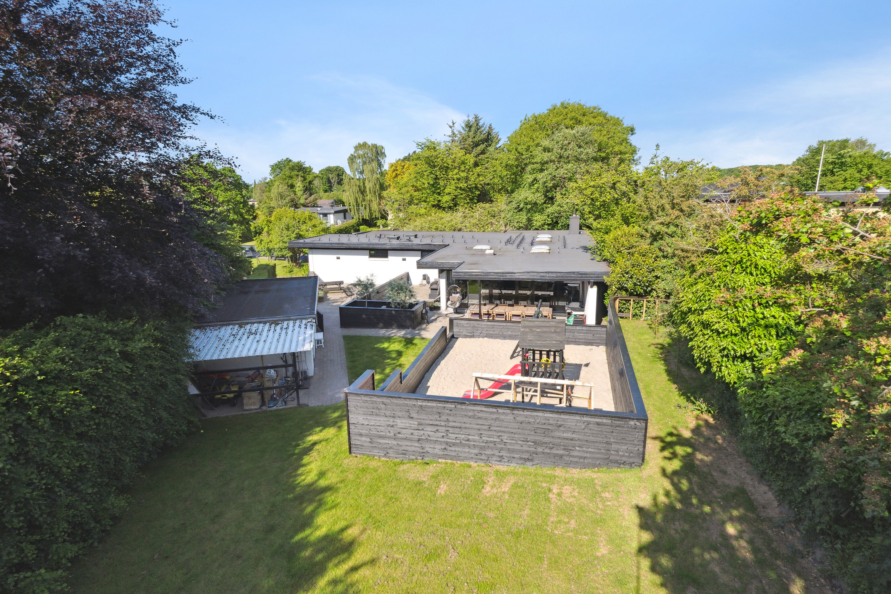 Fremhævet set fra haven billede i fuldskærmstilstand. Billede af Slugten 14, 9800 Hjørring