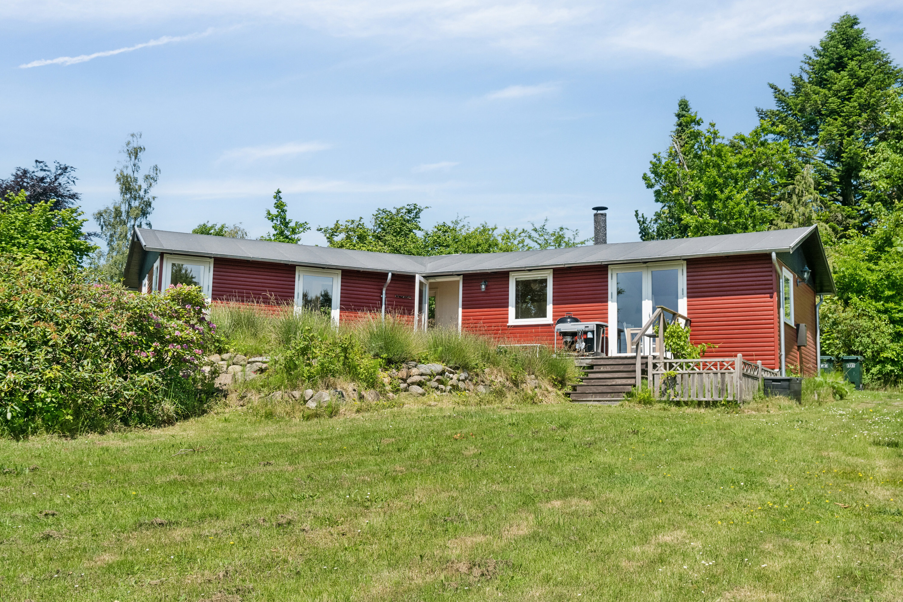 Fremhævet set fra haven billede i fuldskærmstilstand. Billede af Mosesvinget 12, Nyrup, 4500 Nykøbing Sj