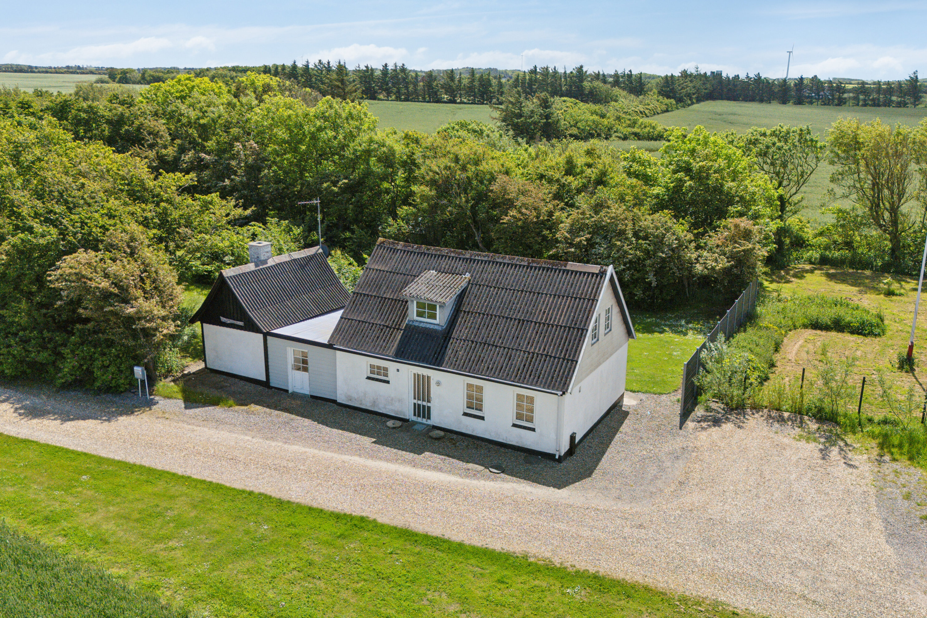 Miniaturebillede 2: set fra vejen. Billede af Ydbyvej 6, 7770 Vestervig