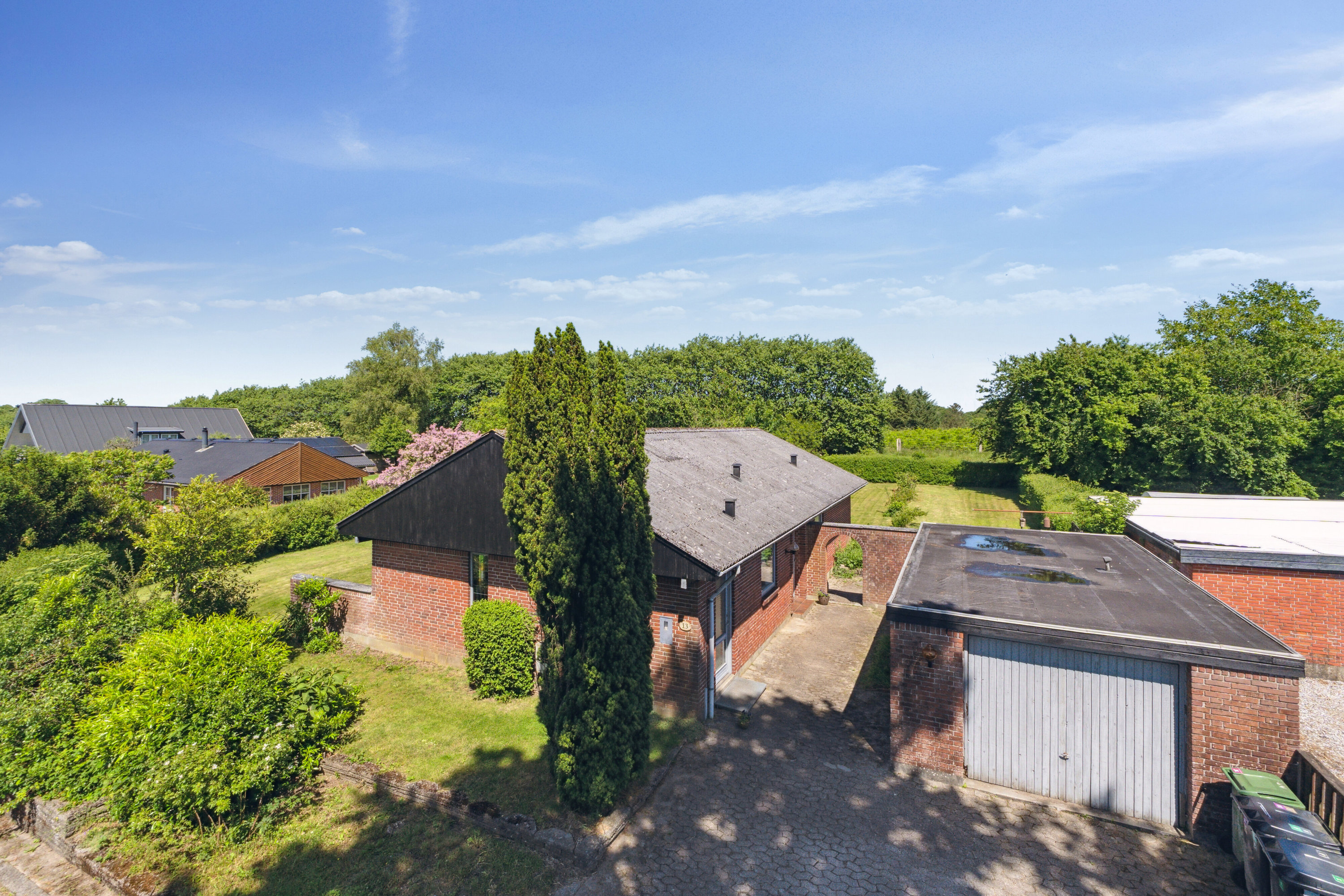 Fremhævet set fra vejen billede i fuldskærmstilstand. Billede af Præstemarken 13, 8653 Them