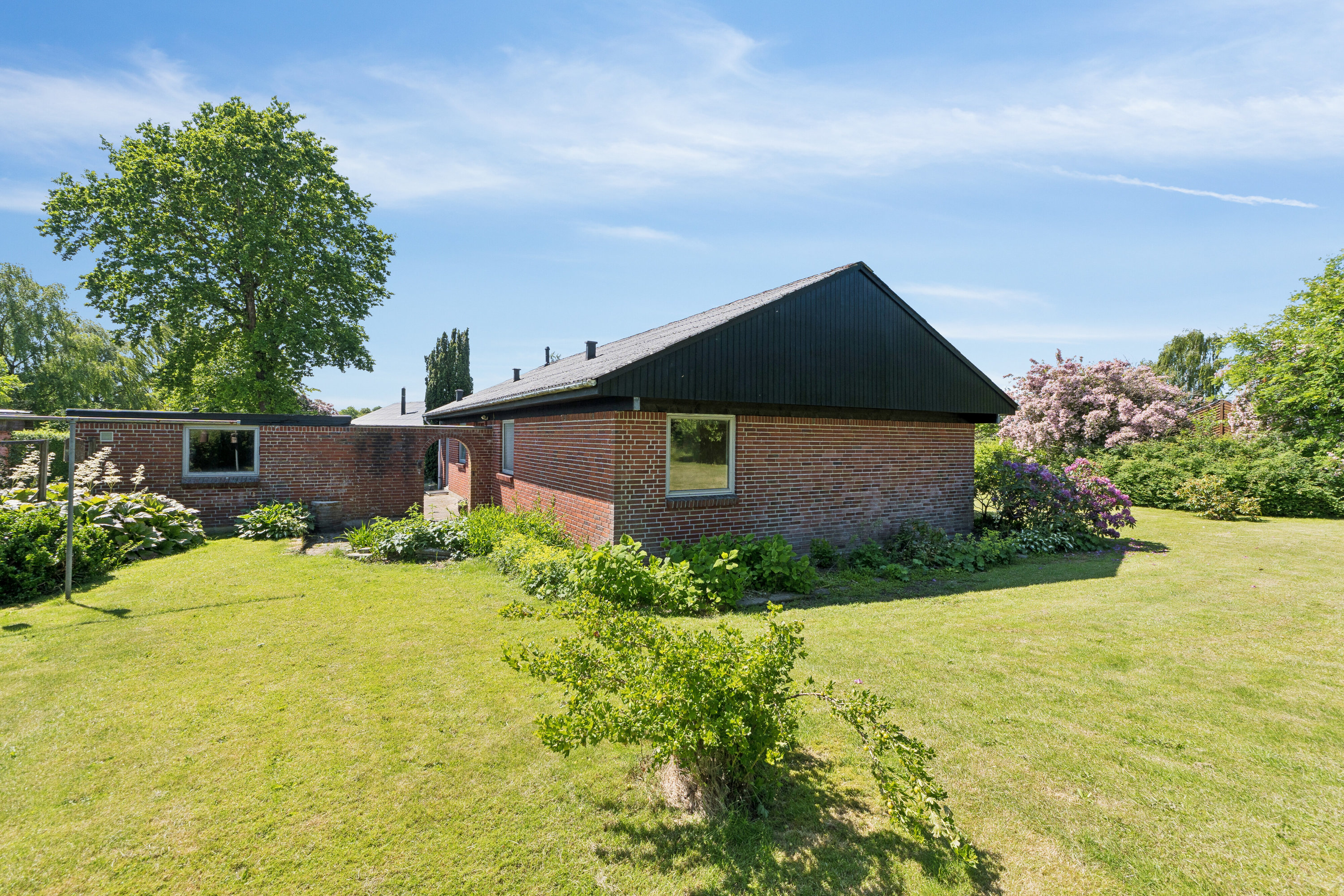 Miniaturebillede 2: set fra haven. Billede af Præstemarken 13, 8653 Them