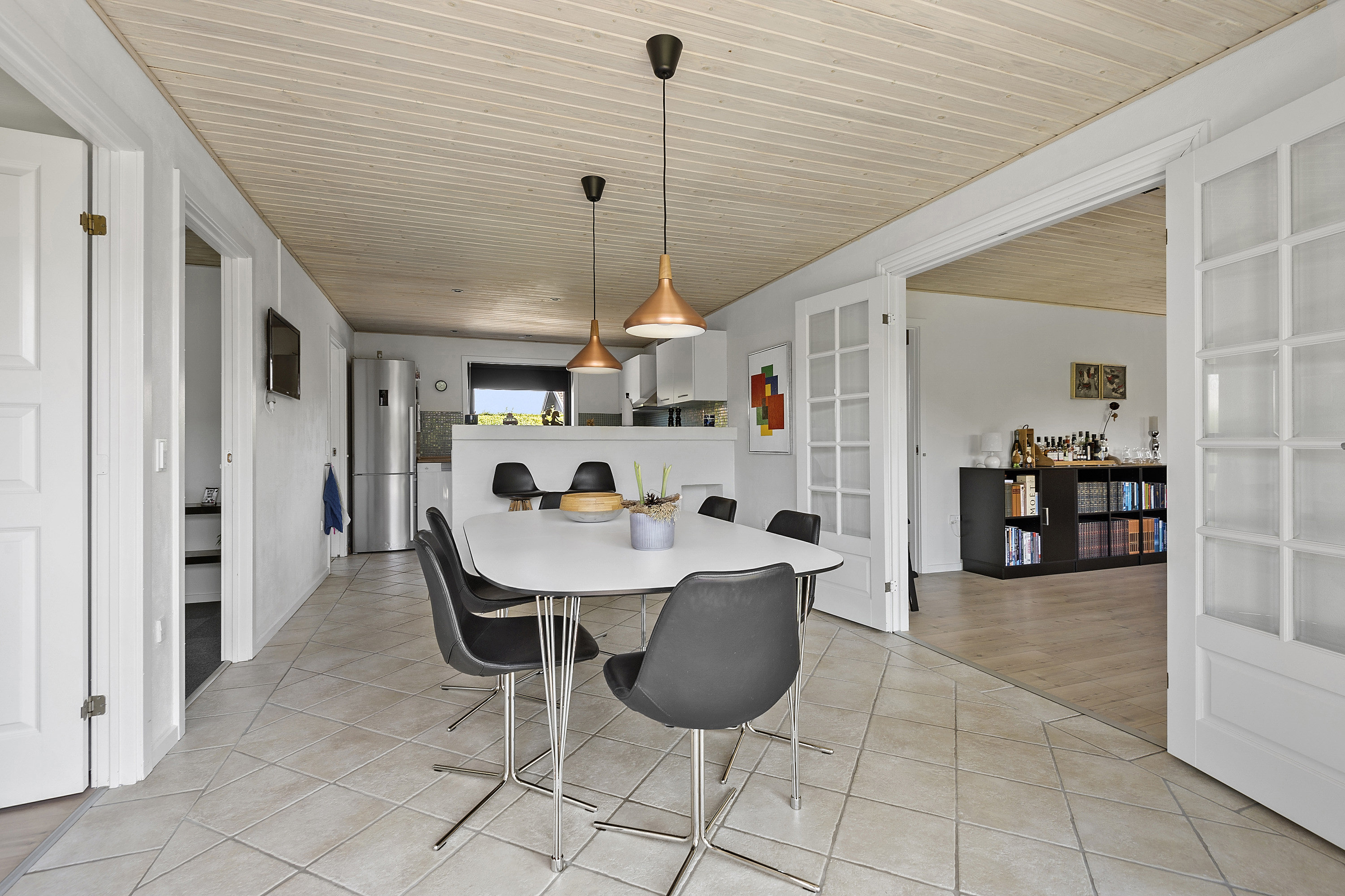 Fremhævet spisestue billede i fuldskærmstilstand. Billede af Marken 8, Tarp, 6715 Esbjerg N