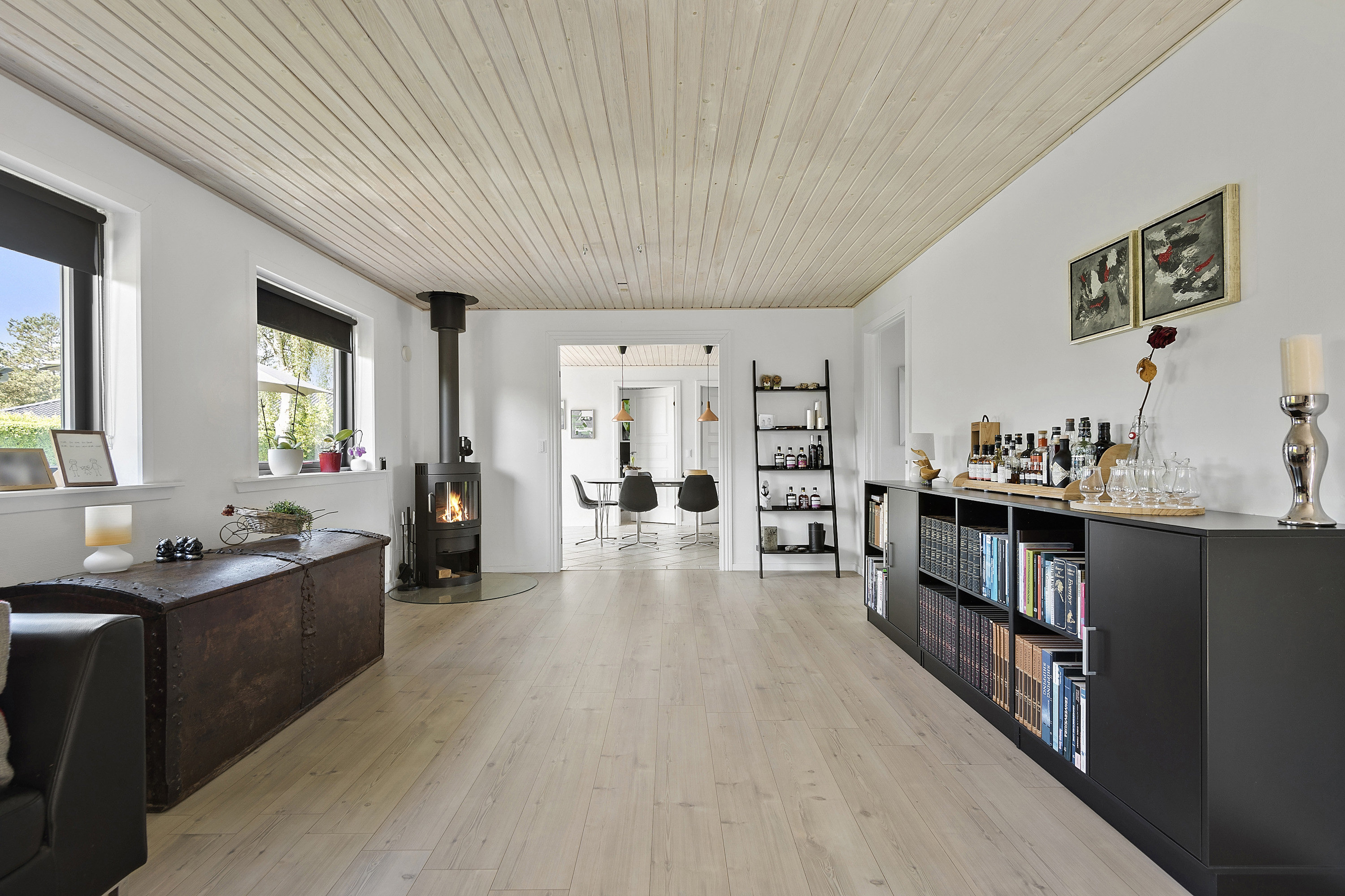 Fremhævet stue billede i fuldskærmstilstand. Billede af Marken 8, Tarp, 6715 Esbjerg N