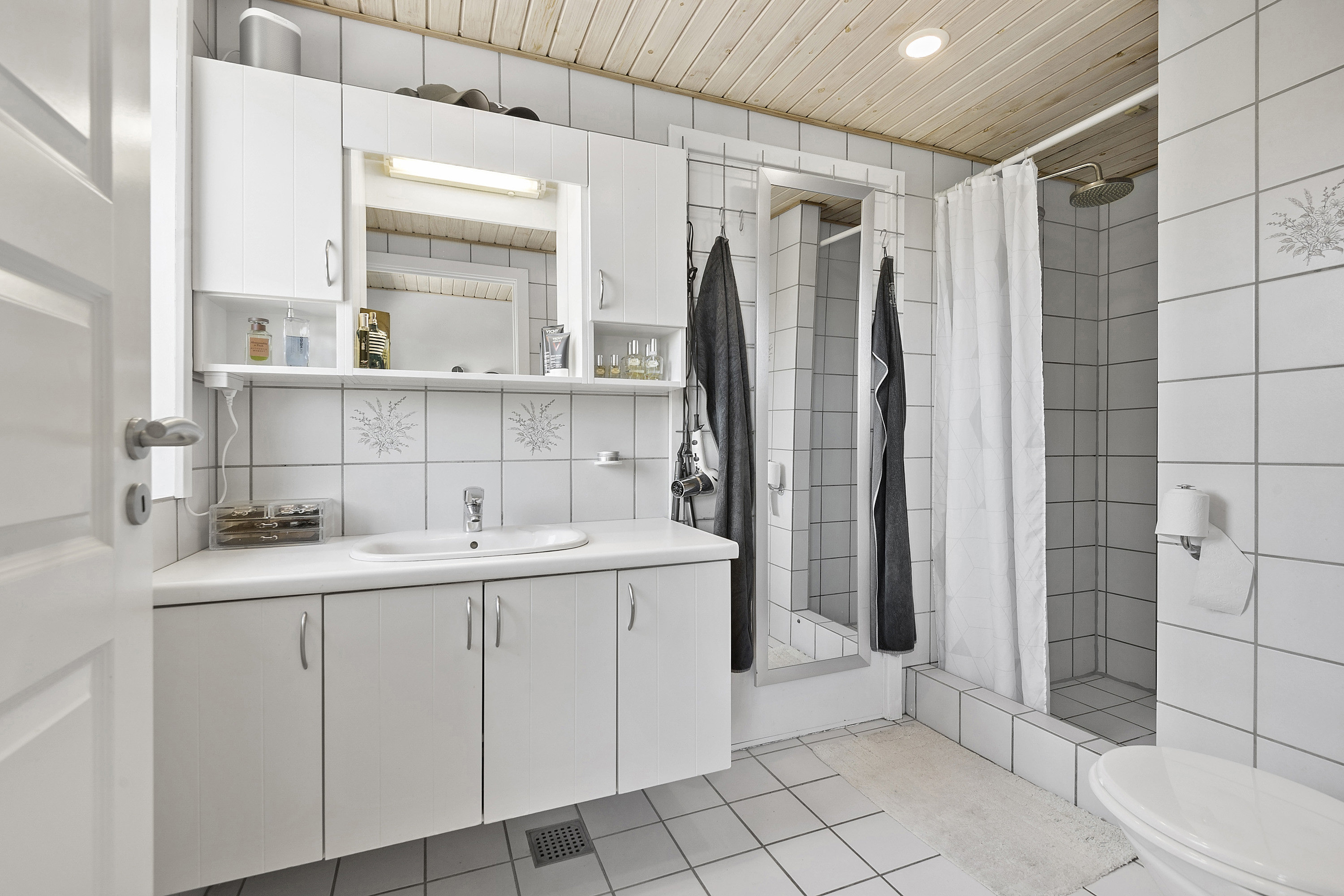 Fremhævet badeværelse billede i fuldskærmstilstand. Billede af Marken 8, Tarp, 6715 Esbjerg N