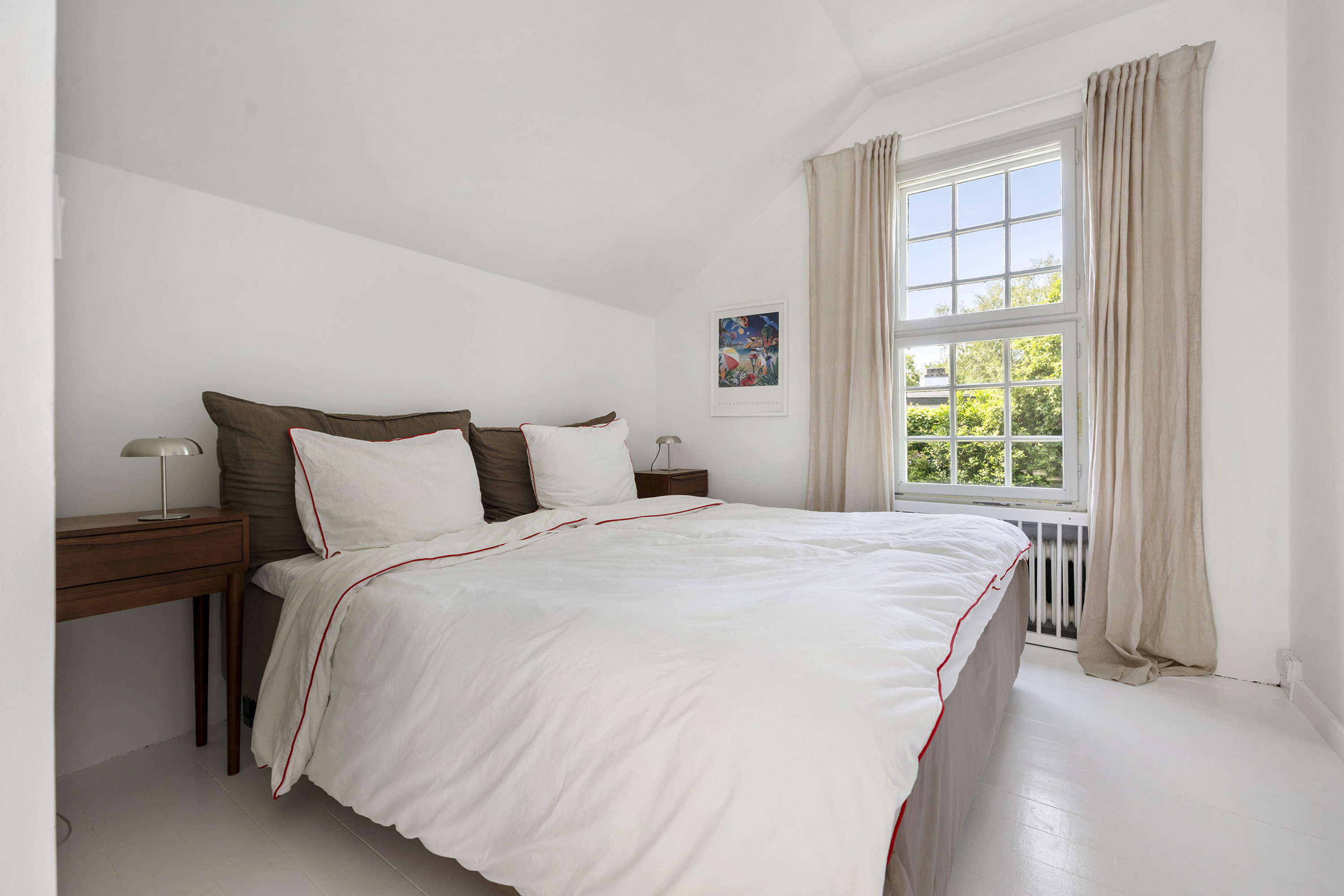 Fremhævet soveværelse billede i fuldskærmstilstand. Billede af Kratkrogen 6, 2920 Charlottenlund