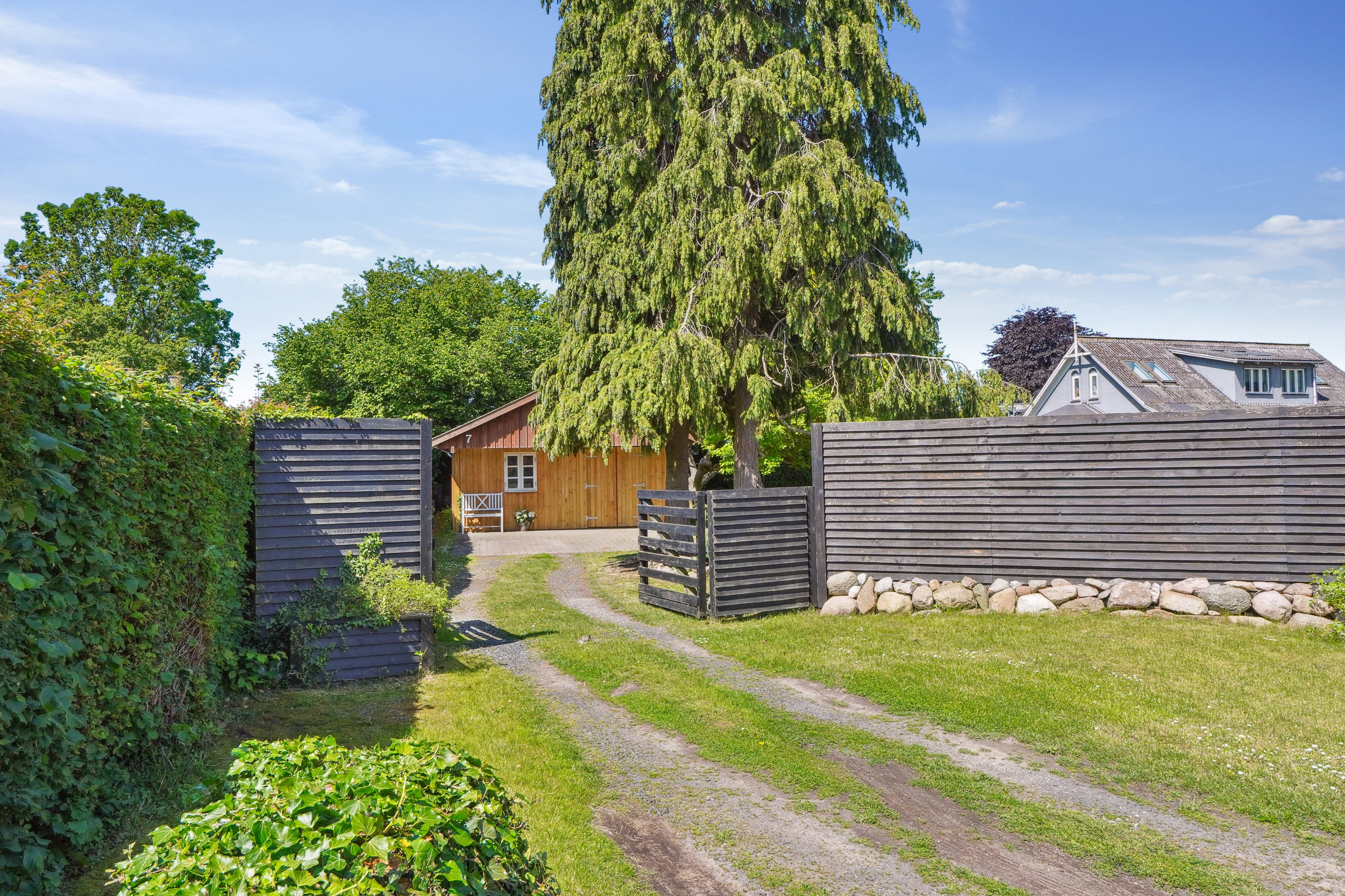 Fremhævet set fra haven billede i fuldskærmstilstand. Billede af Rørkærvej 7, 4760 Vordingborg