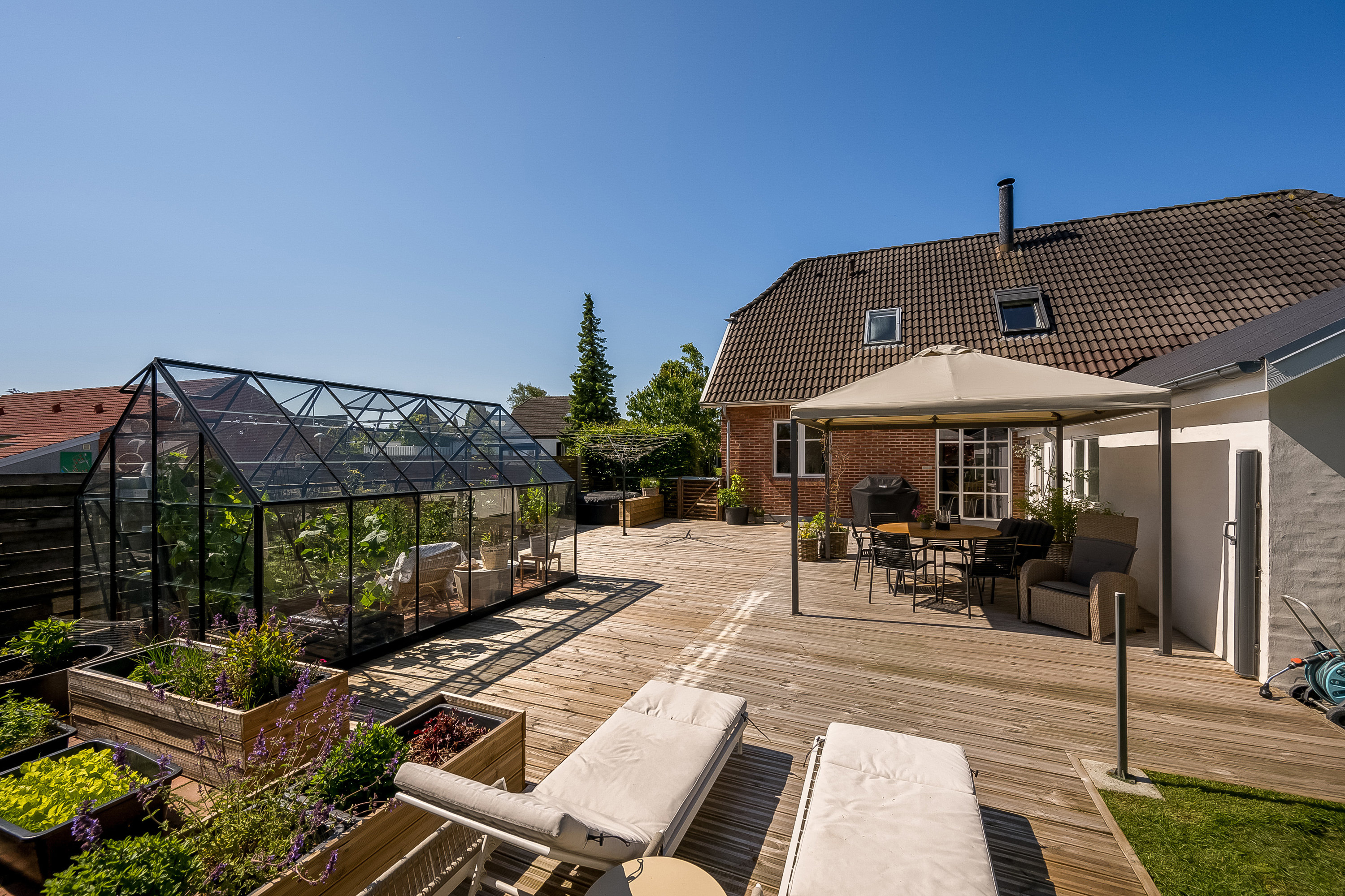 Fremhævet terrasse billede i fuldskærmstilstand. Billede af Vestervej 3, 6880 Tarm