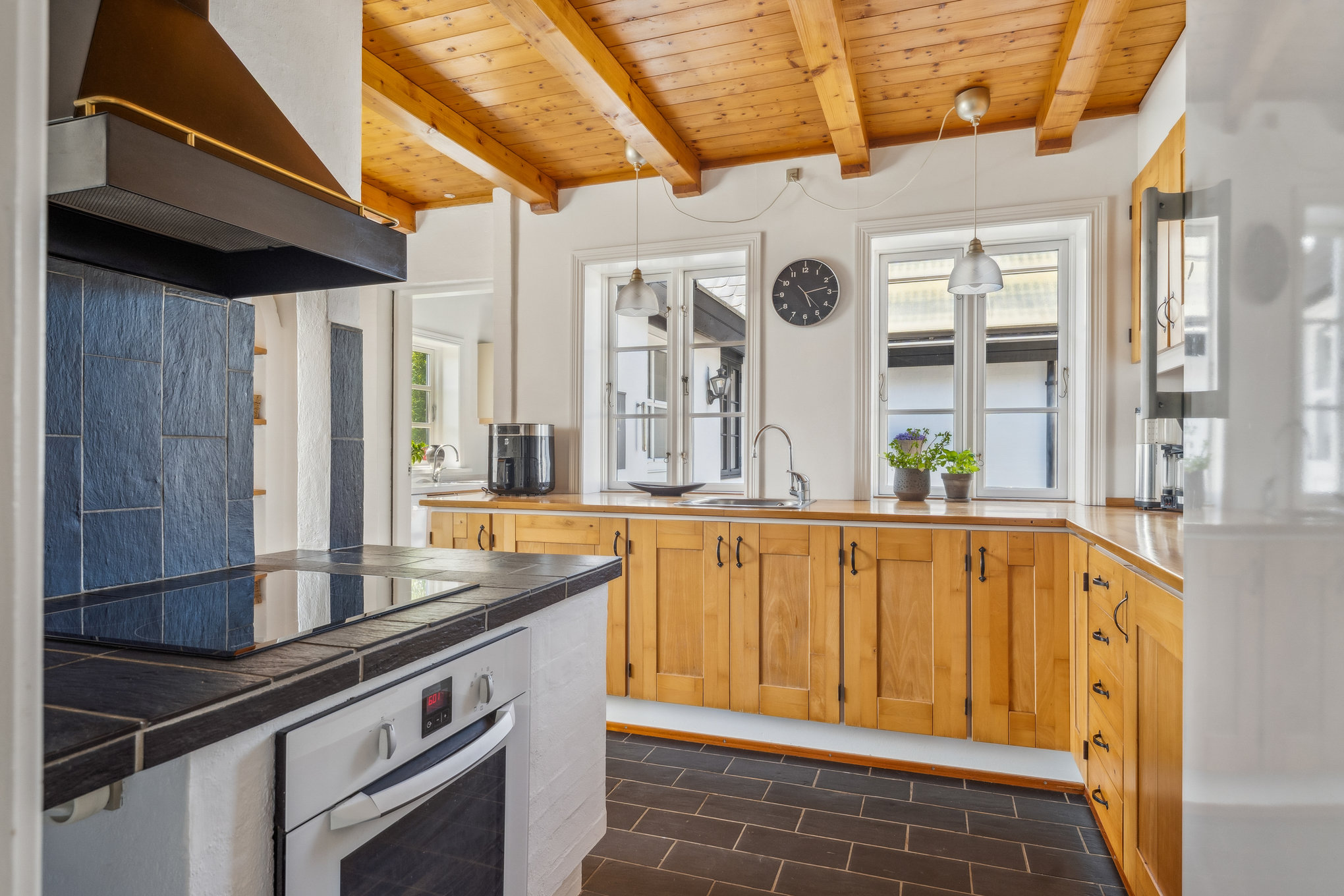 Fremhævet køkken billede i fuldskærmstilstand. Billede af Bøgevej 7, Øster Bjerregrav, 8920 Randers NV