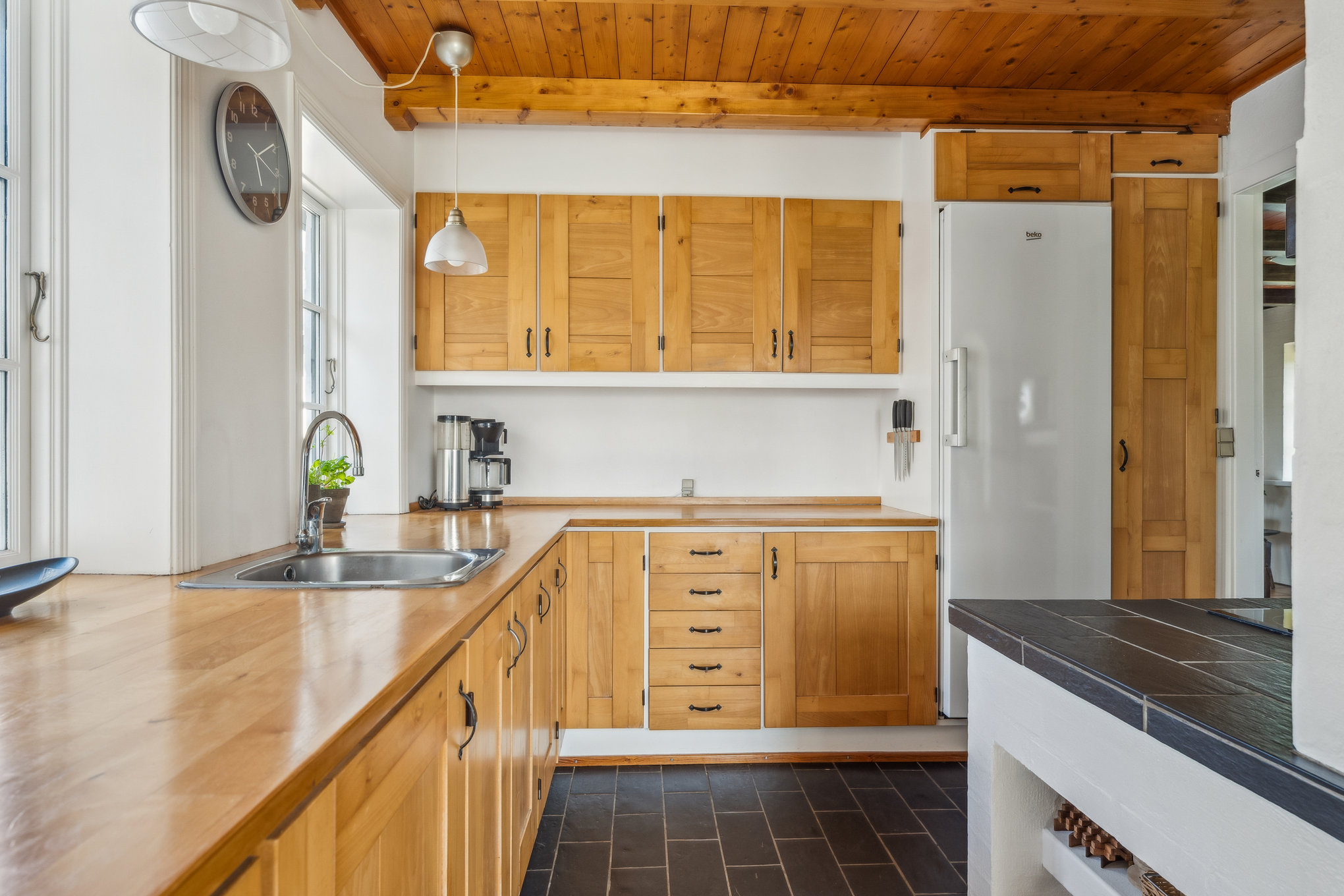 Fremhævet køkken billede i fuldskærmstilstand. Billede af Bøgevej 7, Øster Bjerregrav, 8920 Randers NV