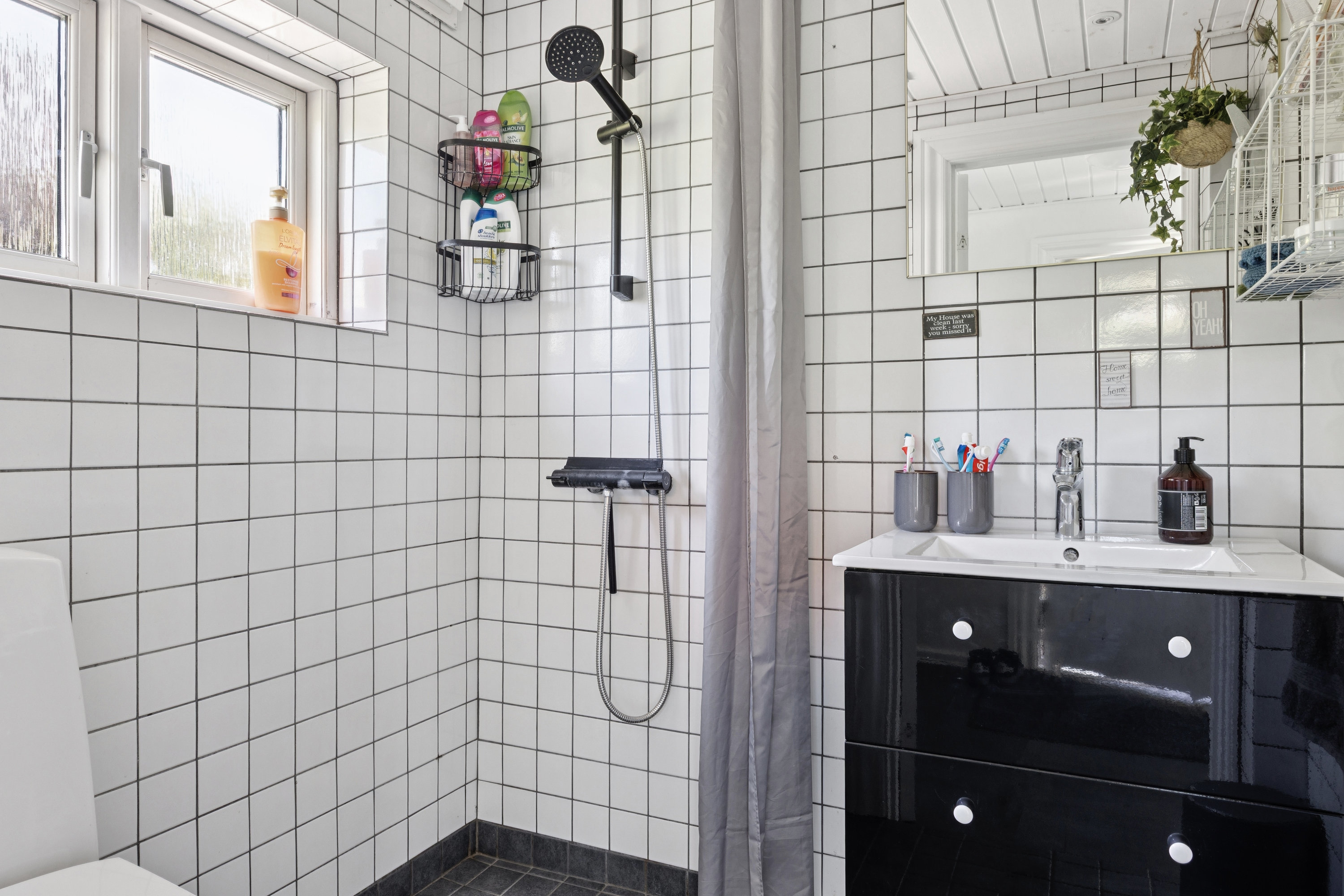 Fremhævet badeværelse billede i fuldskærmstilstand. Billede af Østergade 37, 4660 Store Heddinge