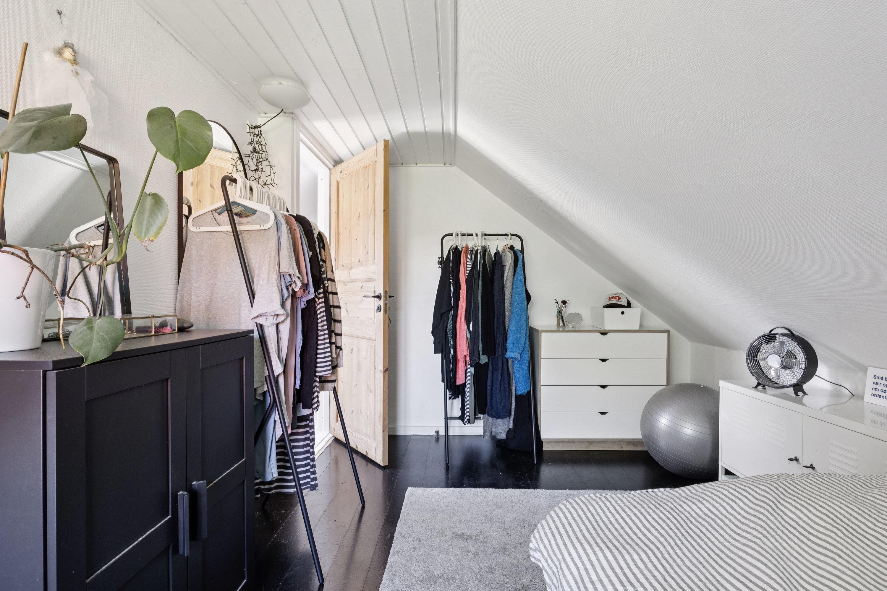 Fremhævet badeværelse billede i fuldskærmstilstand. Billede af Østergade 37, 4660 Store Heddinge