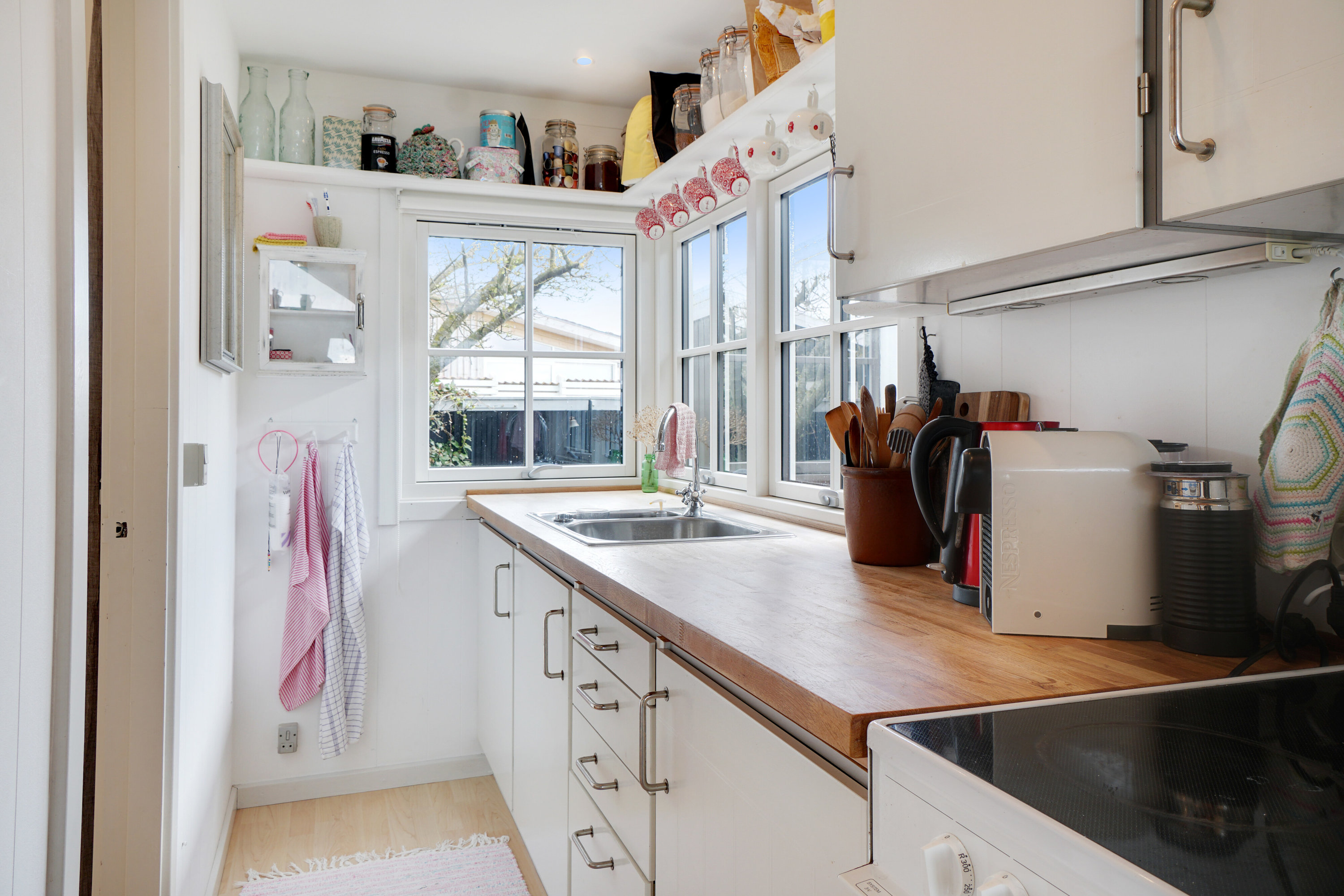 Fremhævet køkken billede i fuldskærmstilstand. Billede af Granskoven 17, 4220 Korsør