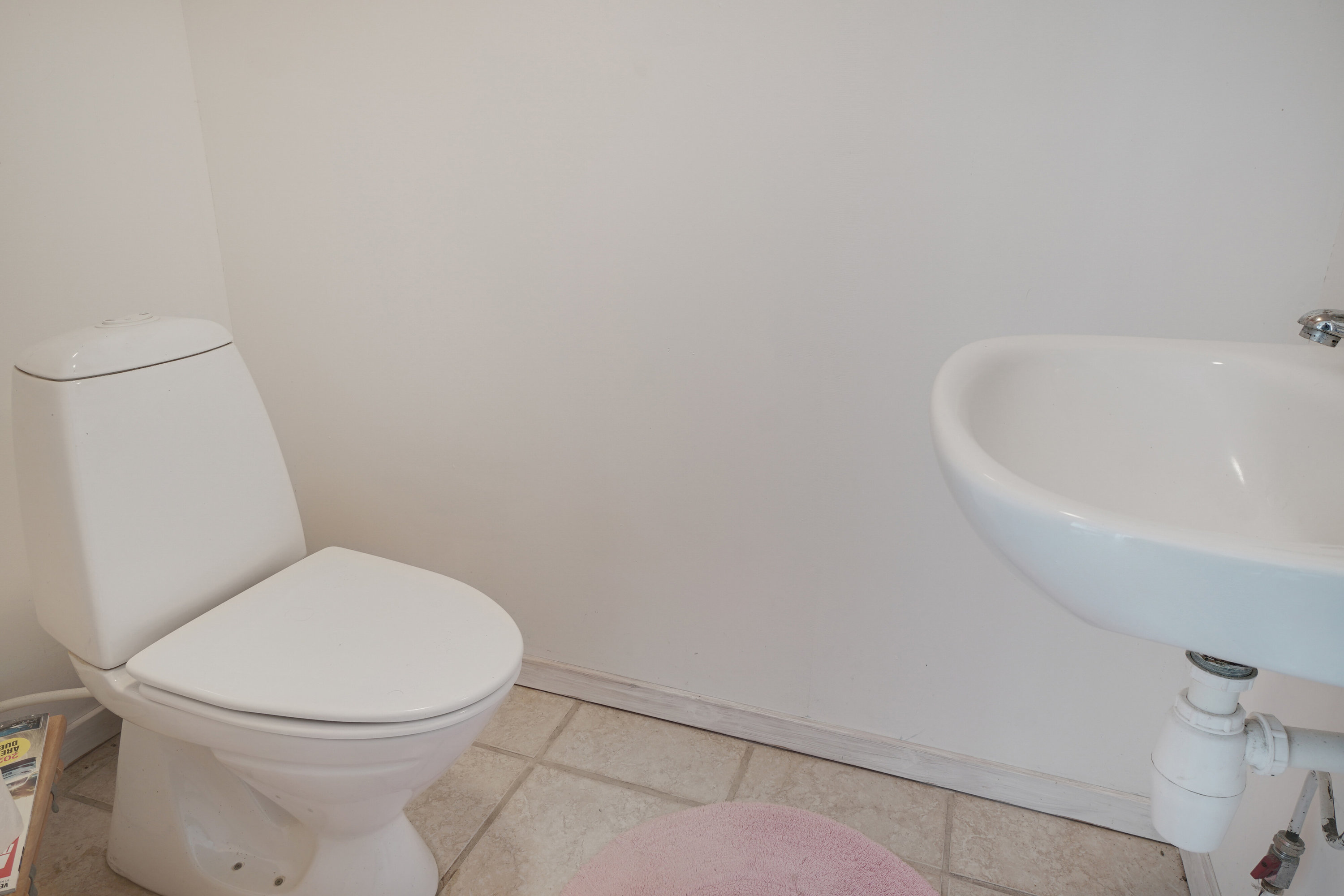 Fremhævet toilet billede i fuldskærmstilstand. Billede af Granskoven 17, 4220 Korsør