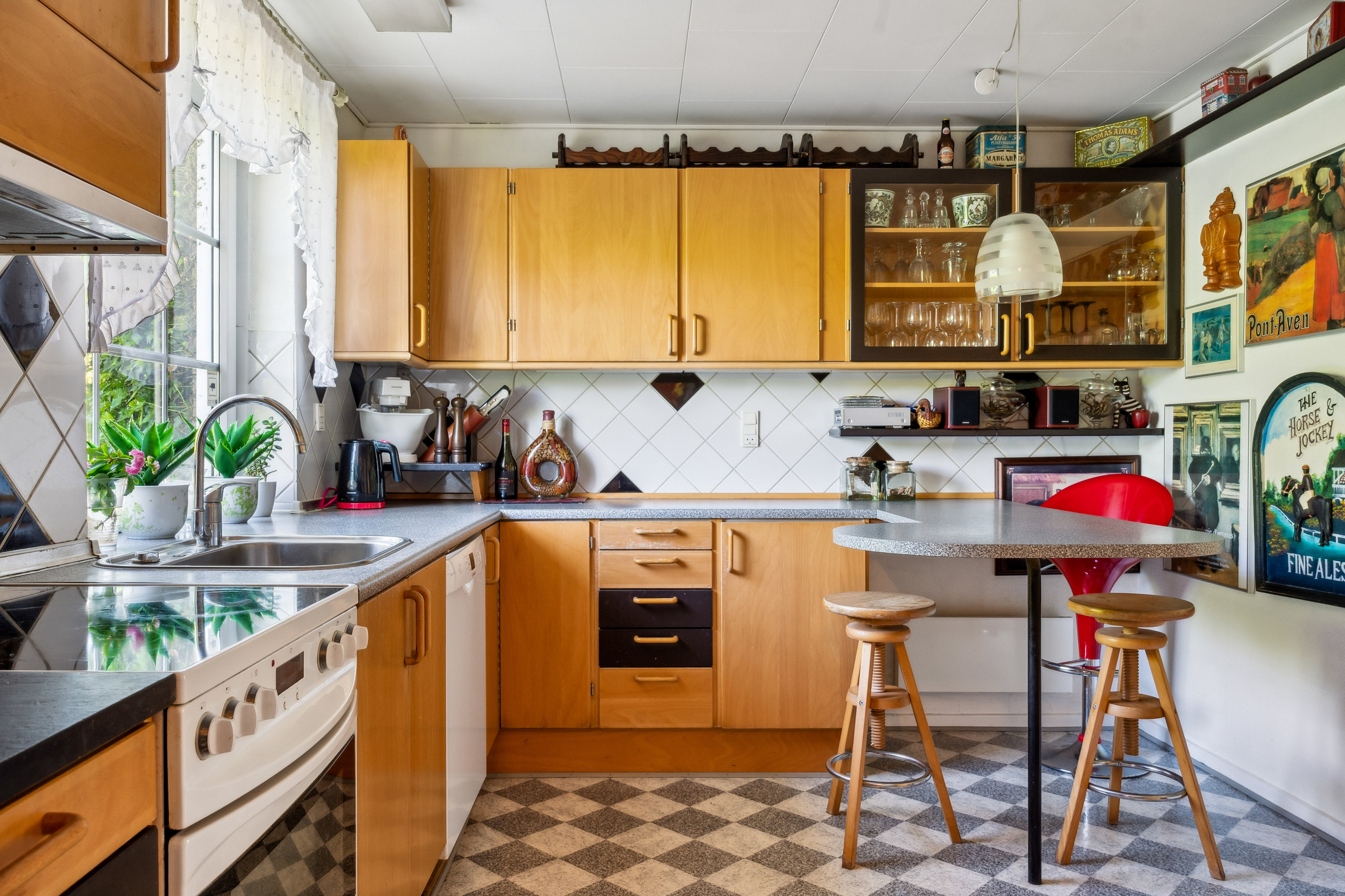 Fremhævet køkken billede i fuldskærmstilstand. Billede af Granvænget 3, 8970 Havndal