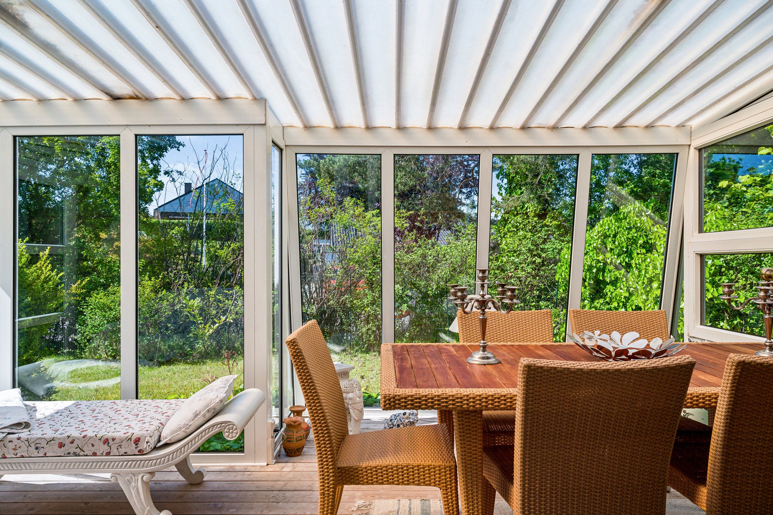 Fremhævet terrasse billede i fuldskærmstilstand. Billede af Granvænget 3, 8970 Havndal