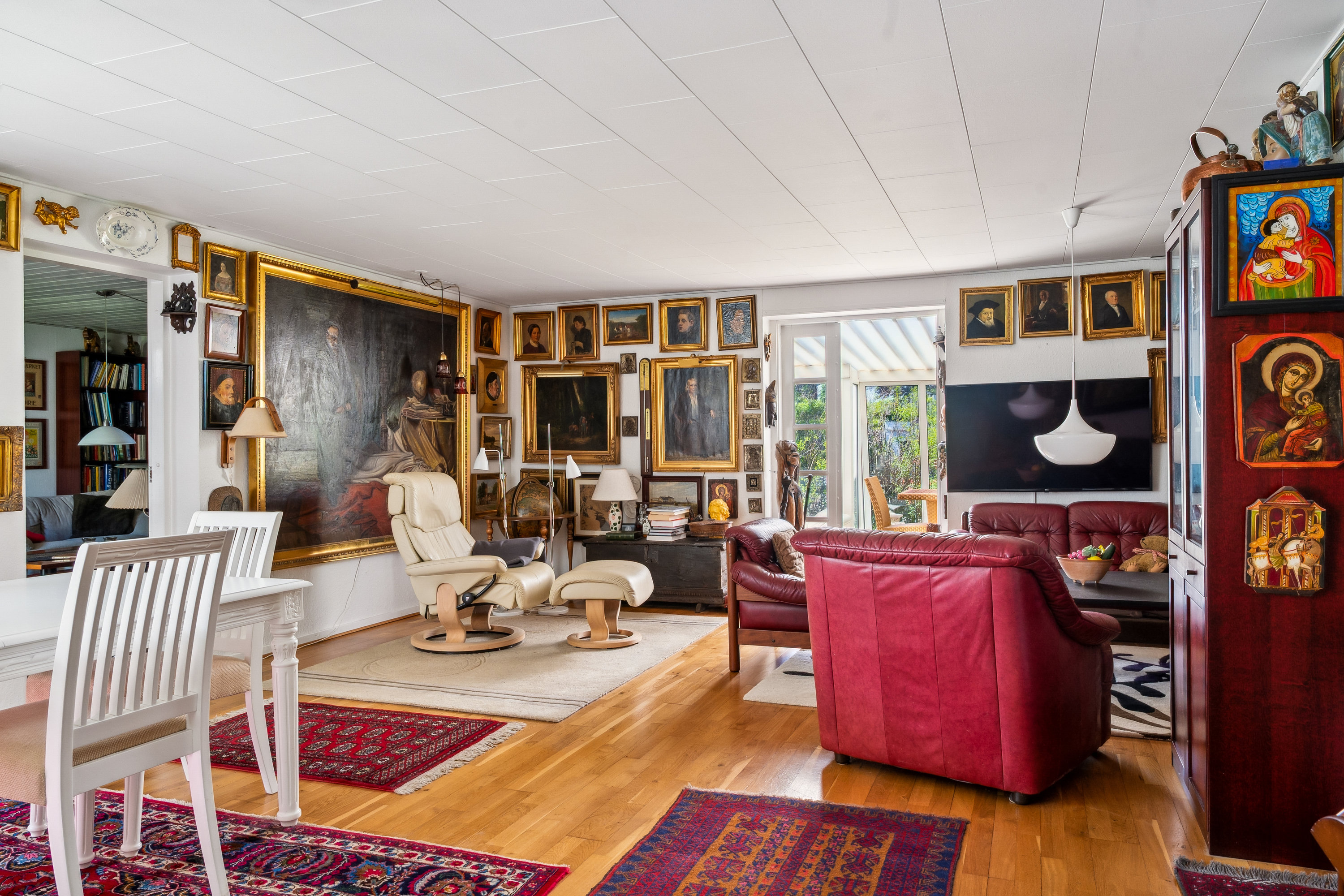 Fremhævet stue billede i fuldskærmstilstand. Billede af Granvænget 3, 8970 Havndal