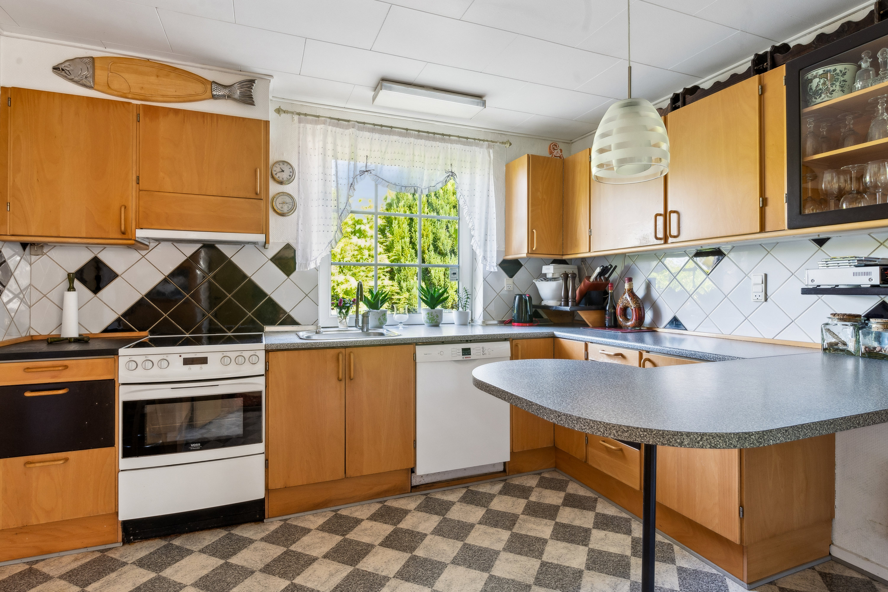 Fremhævet køkken billede i fuldskærmstilstand. Billede af Granvænget 3, 8970 Havndal