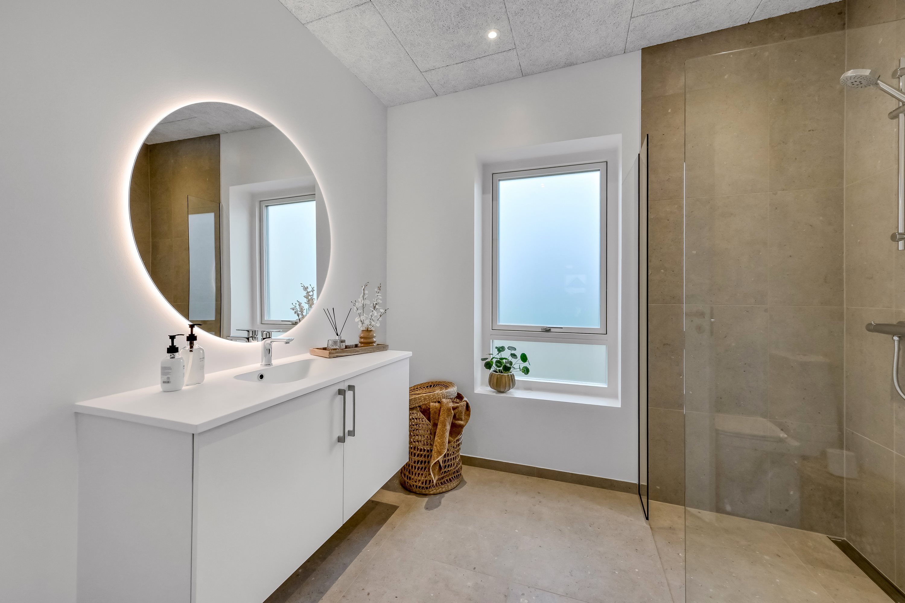 Fremhævet badeværelse billede i fuldskærmstilstand. Billede af Tavlund Krat 8, Lind, 7400 Herning