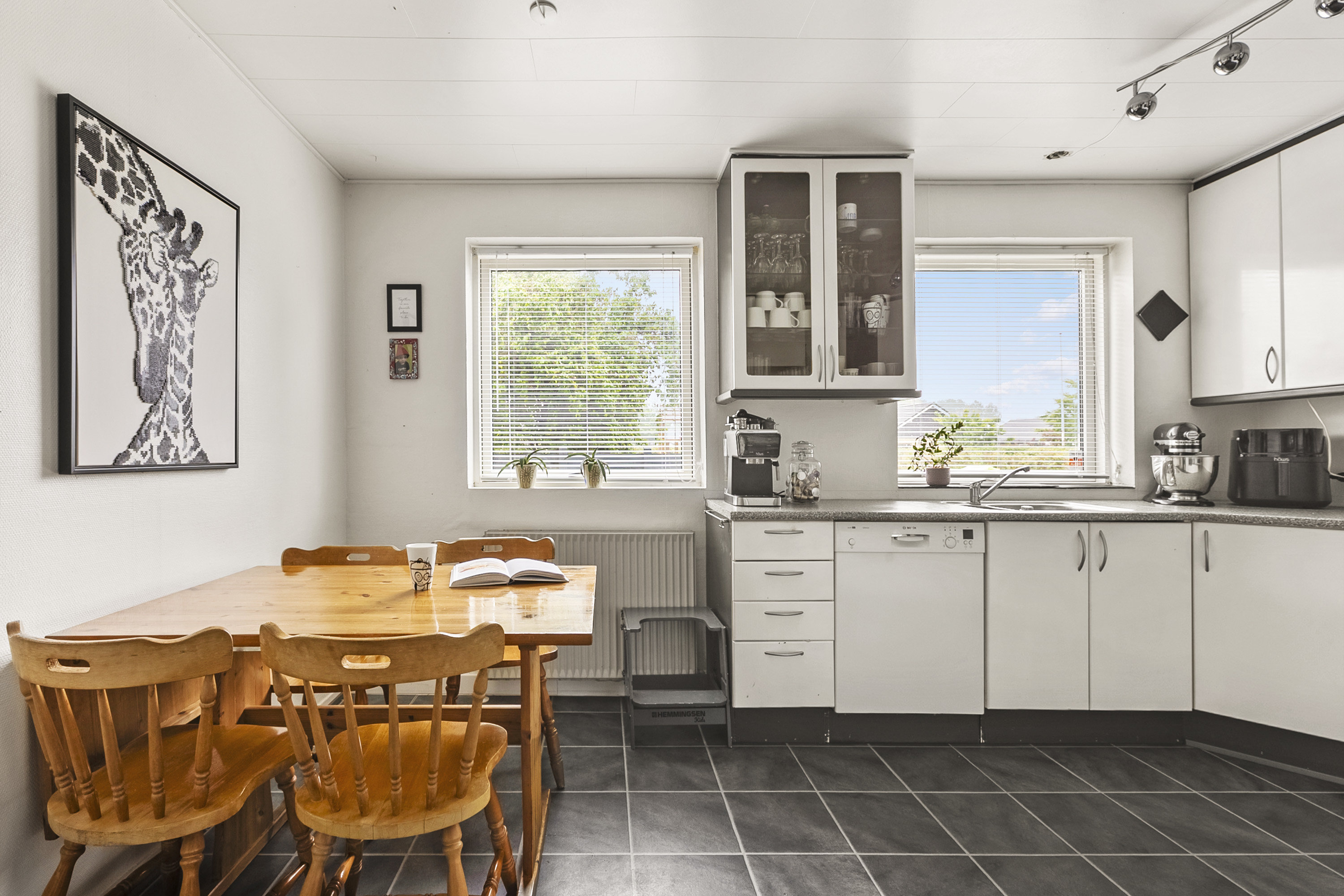 Fremhævet køkken billede i fuldskærmstilstand. Billede af Nørrevang 6, 6230 Rødekro