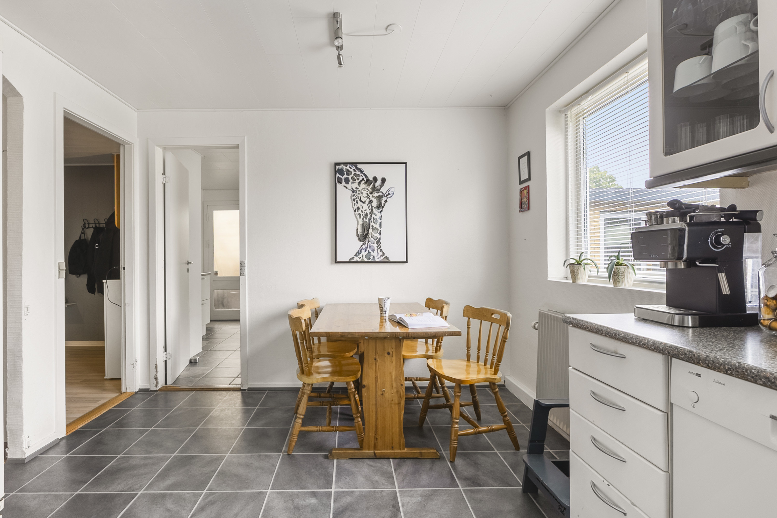 Fremhævet køkken billede i fuldskærmstilstand. Billede af Nørrevang 6, 6230 Rødekro