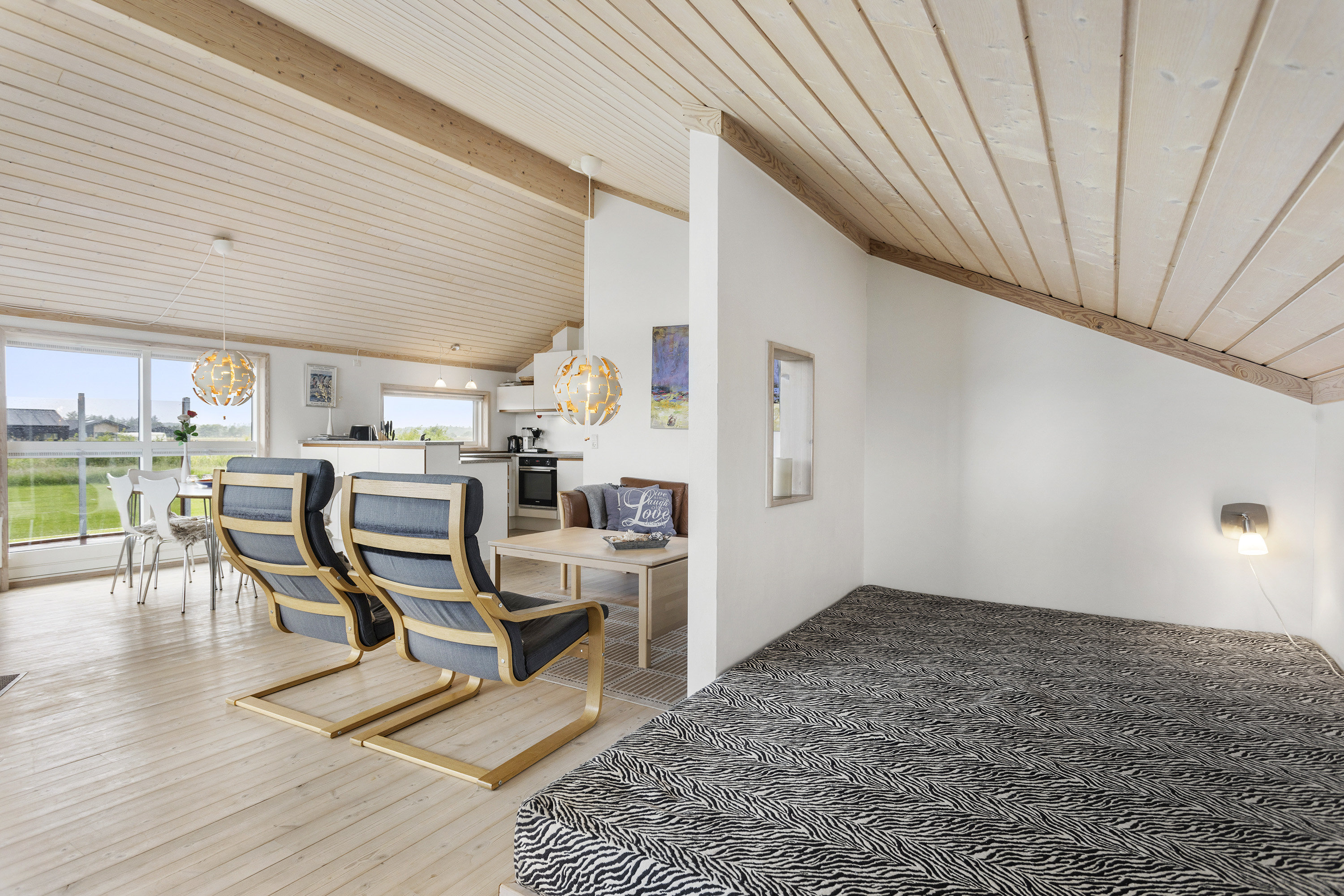 Fremhævet stue billede i fuldskærmstilstand. Billede af Aaensvej 37, Bratten, 9981 Jerup