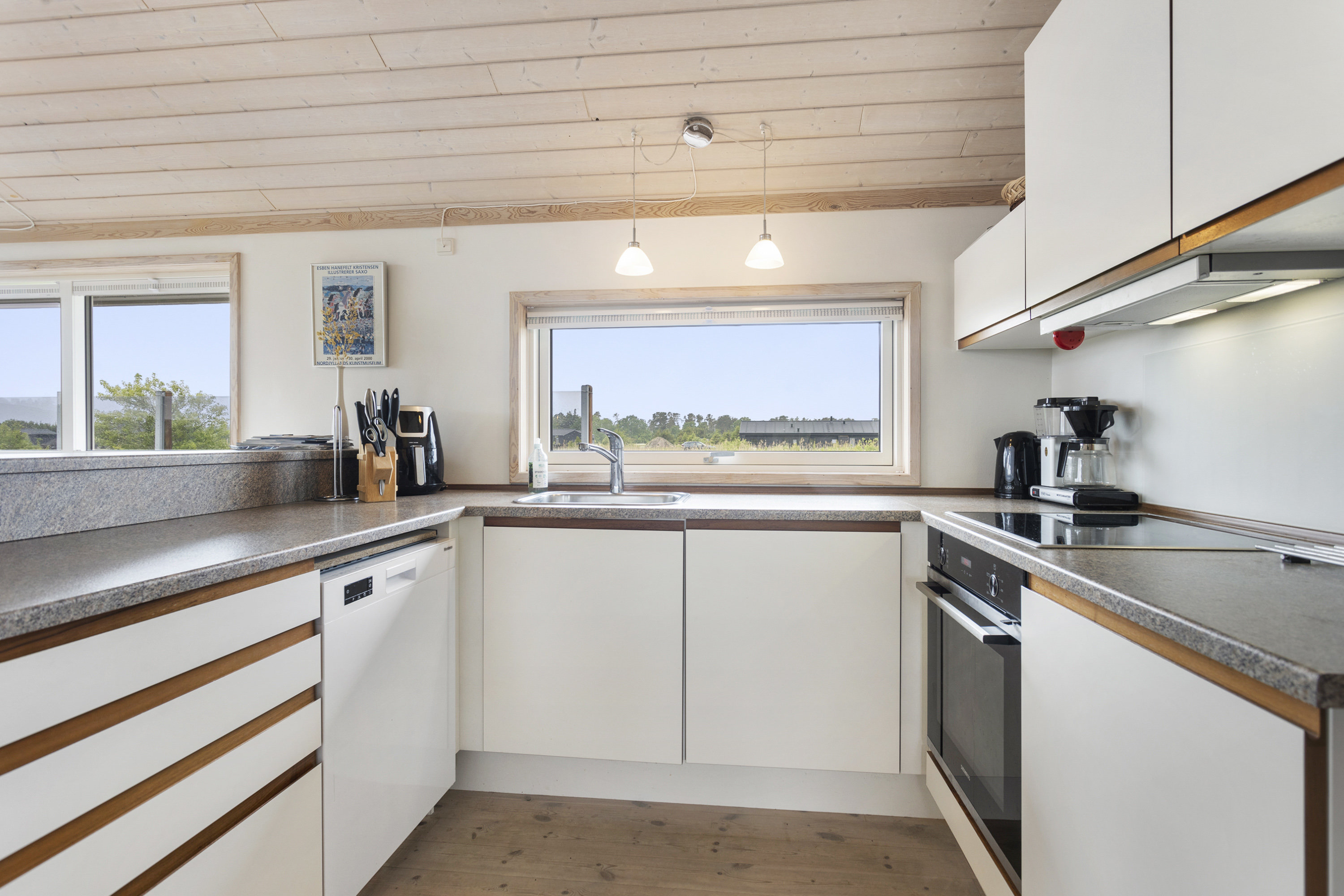 Fremhævet køkken billede i fuldskærmstilstand. Billede af Aaensvej 37, Bratten, 9981 Jerup