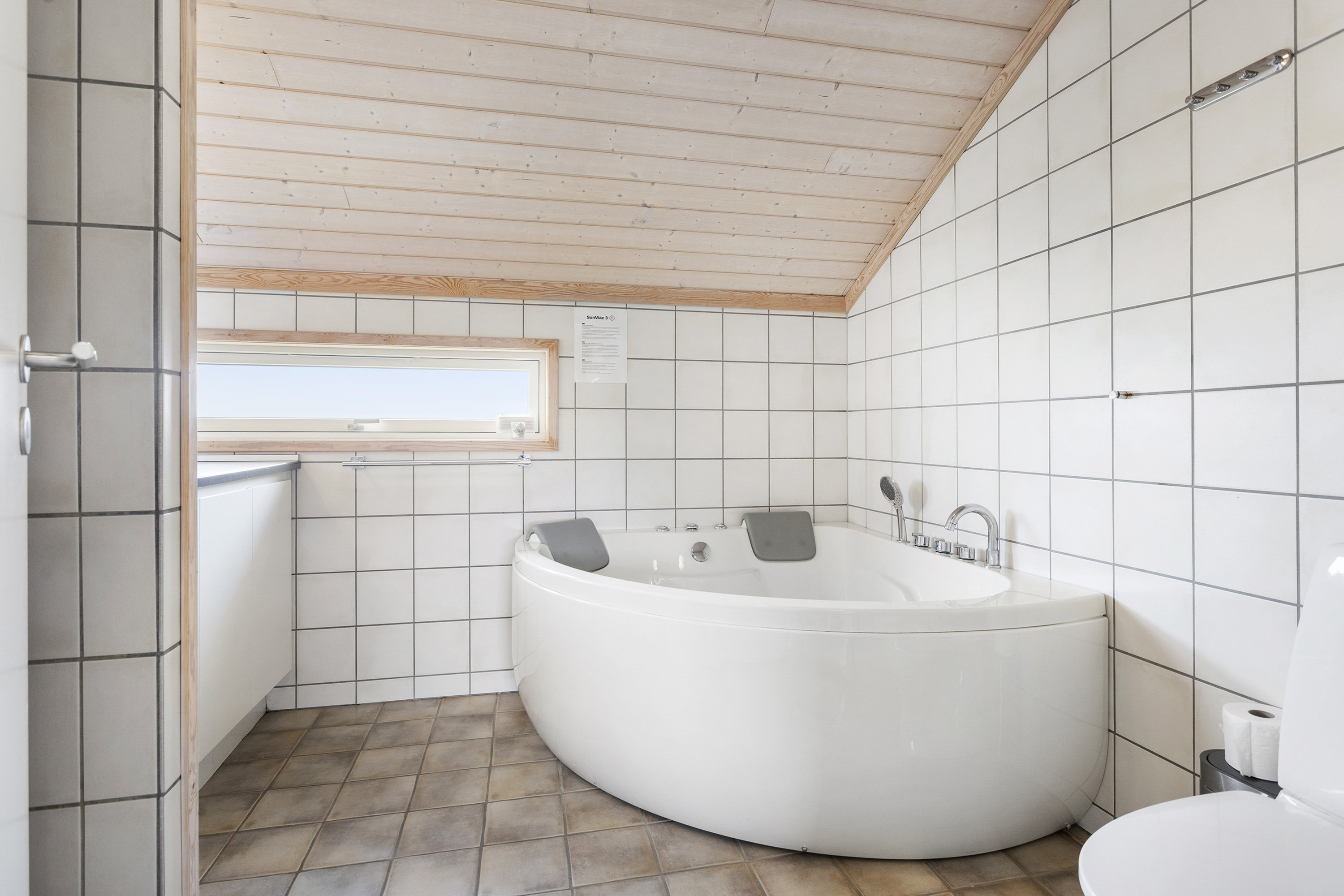 Fremhævet badeværelse billede i fuldskærmstilstand. Billede af Aaensvej 37, Bratten, 9981 Jerup